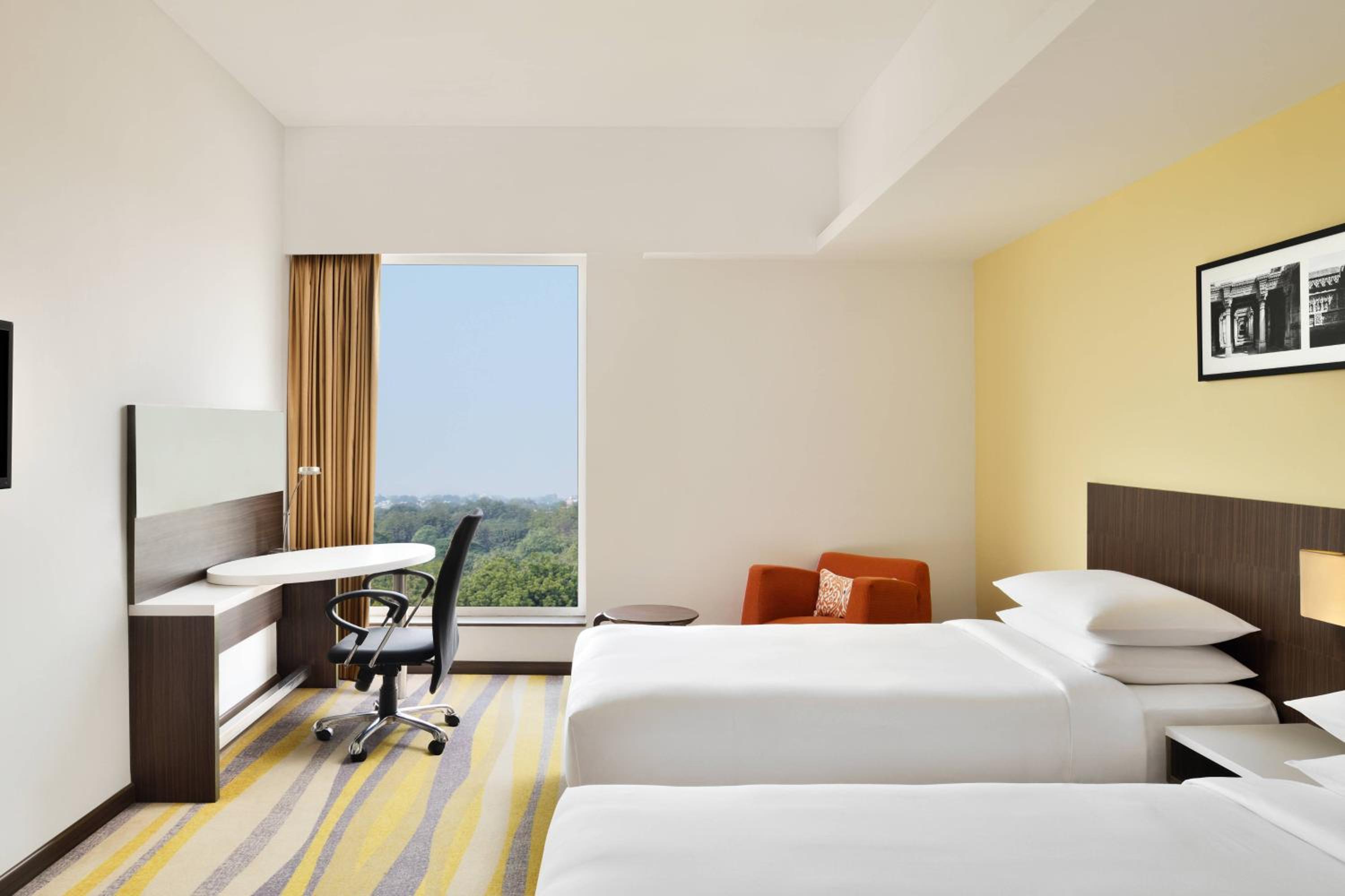 Deluxe Twin Room with 15% off on F&B photo 3