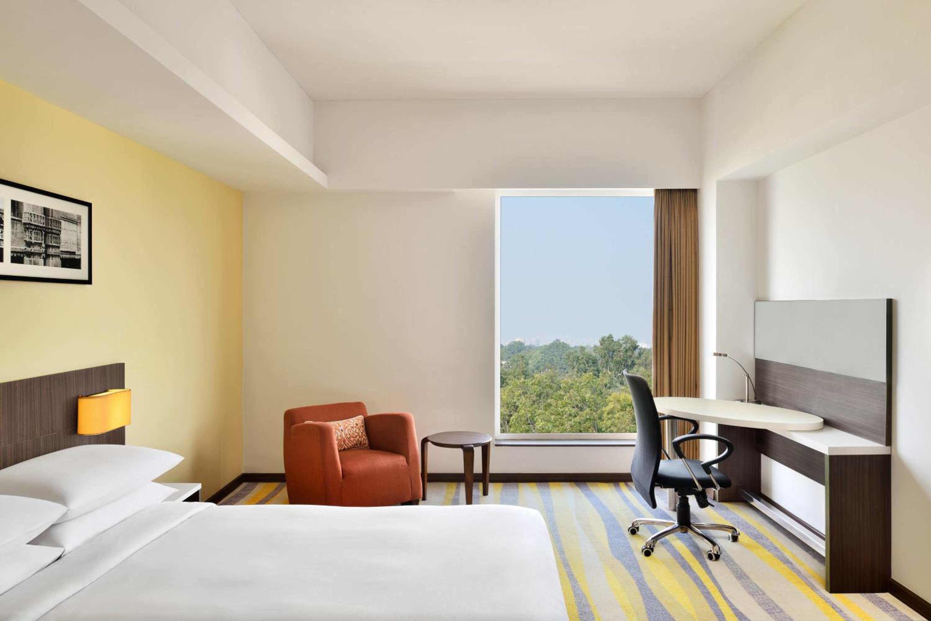Deluxe Queen Room with 15% off on F&B photo 3
