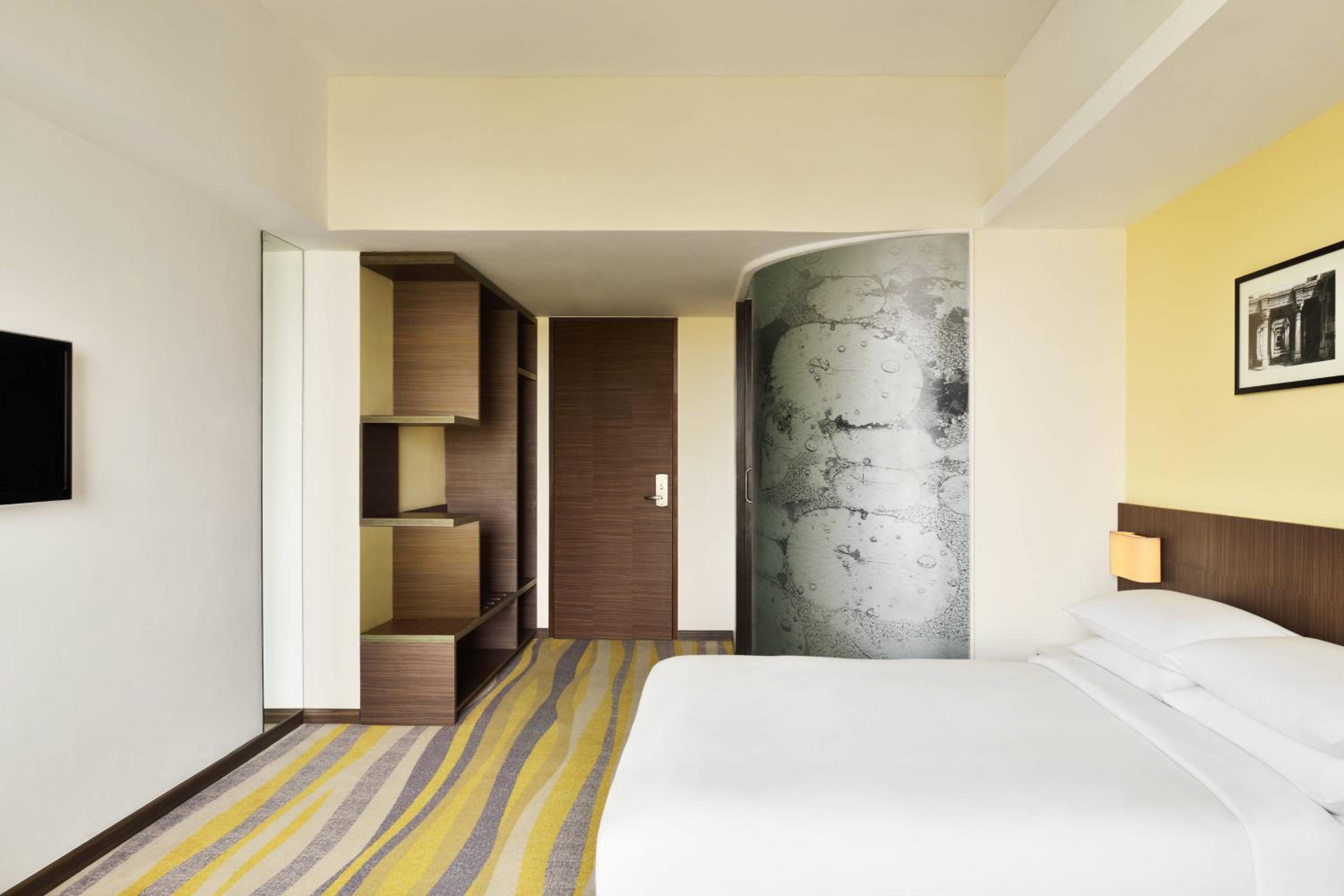 Superior Queen Room with 15% off on F&B photo 3