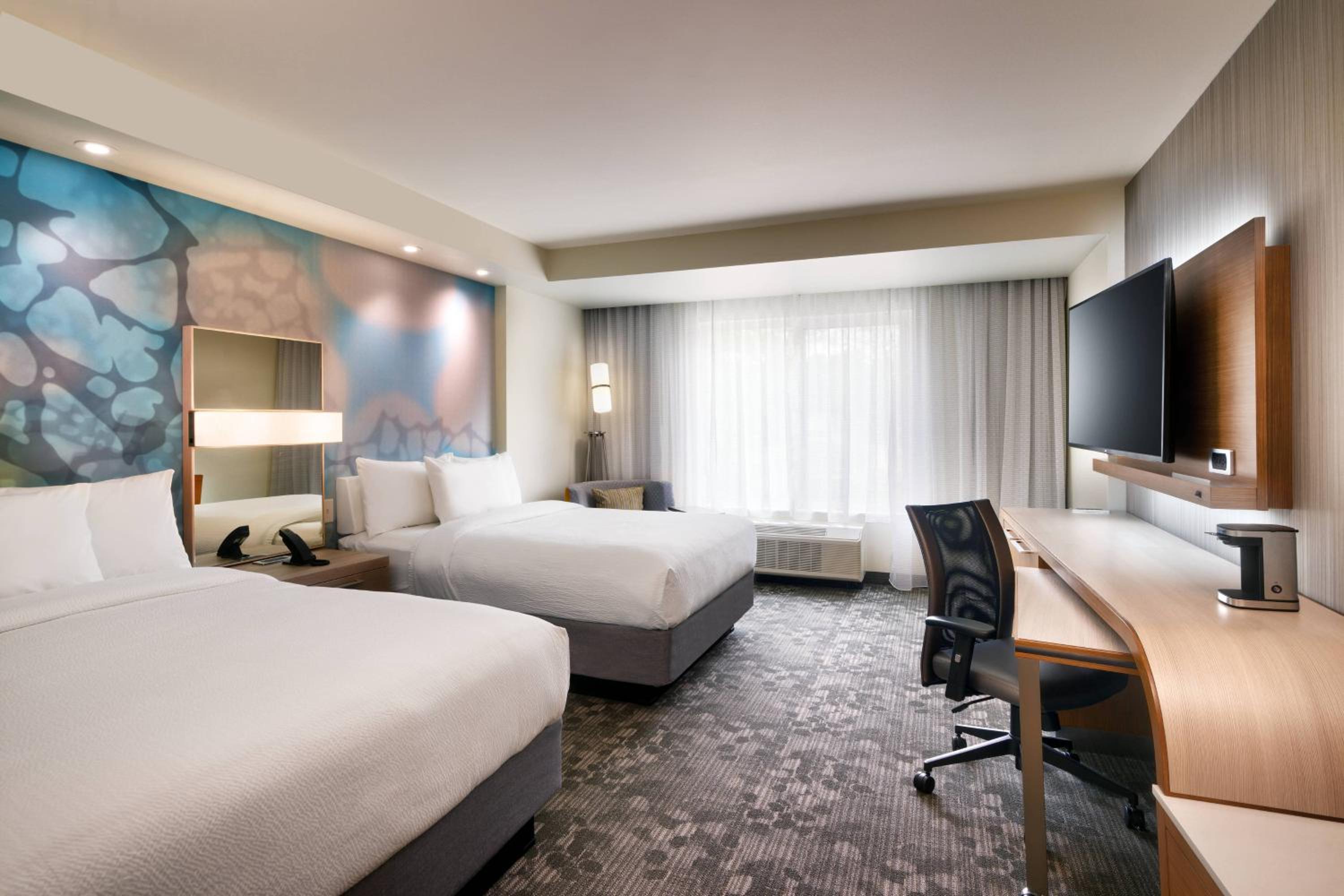 Queen Room with Two Queen Beds - Photo 1