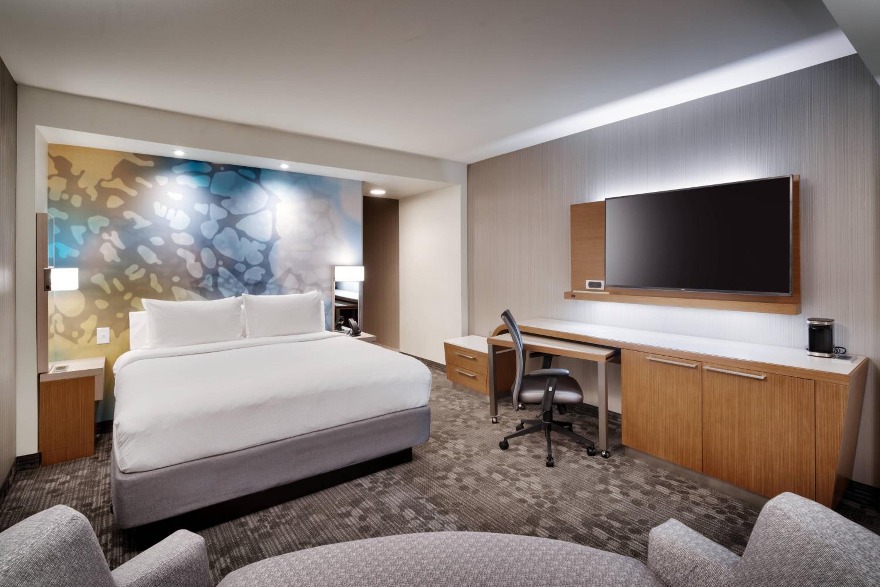 King Room with Sofa Bed - Photo 1