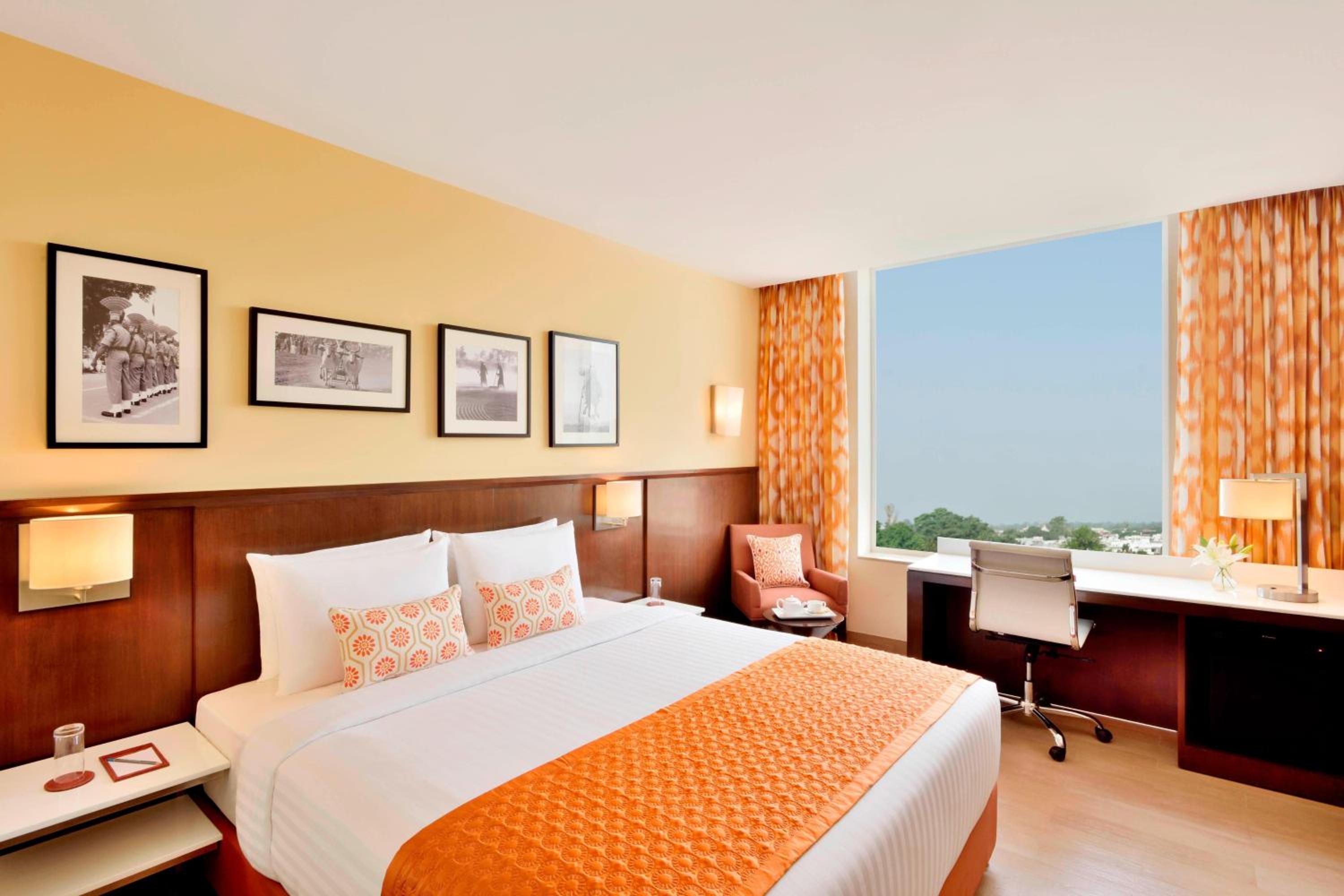 Fairfield King Room,15% discount on Food and Soft beverages. photo 3