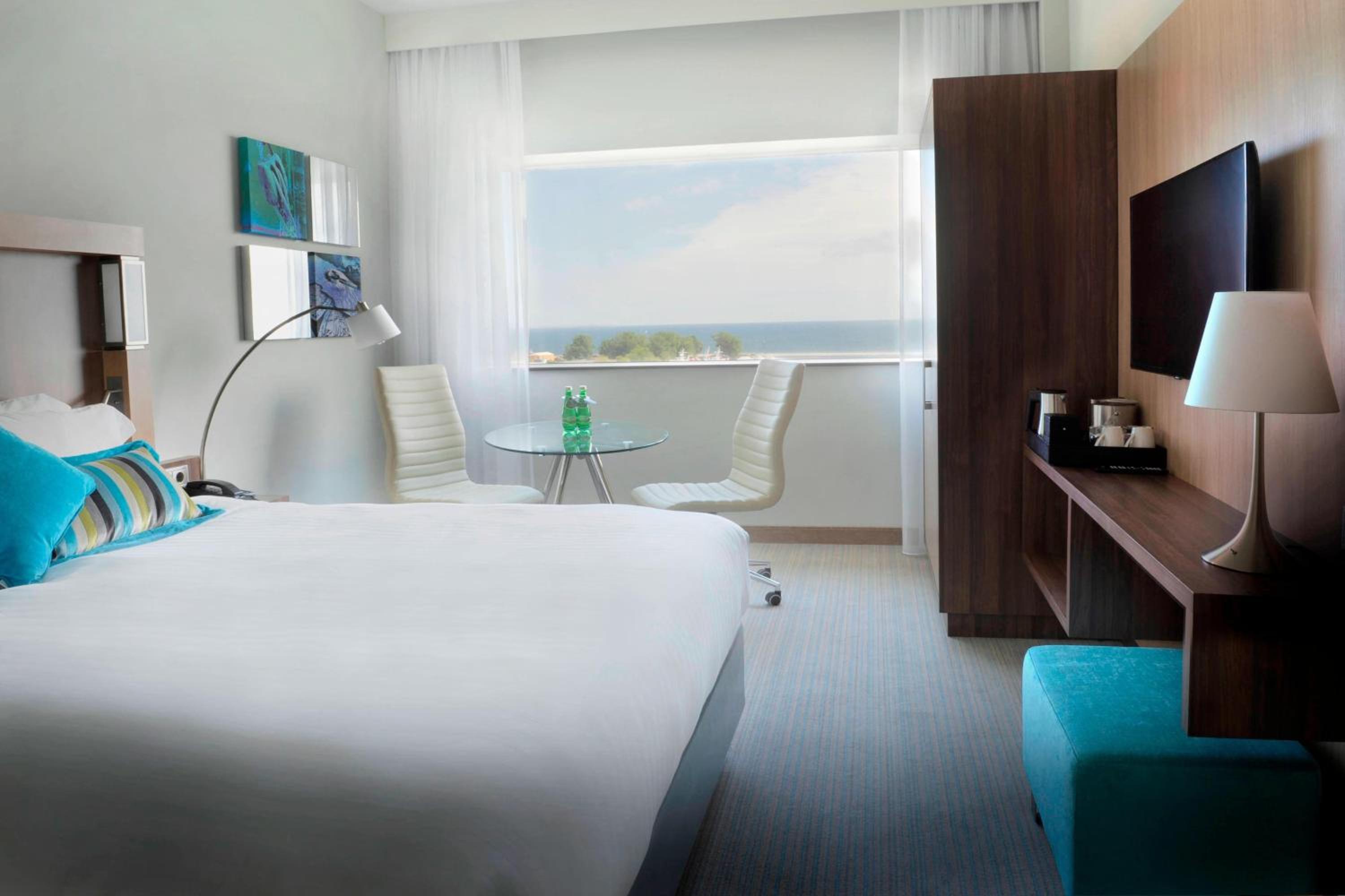 Guest room, 1 King, Sea view