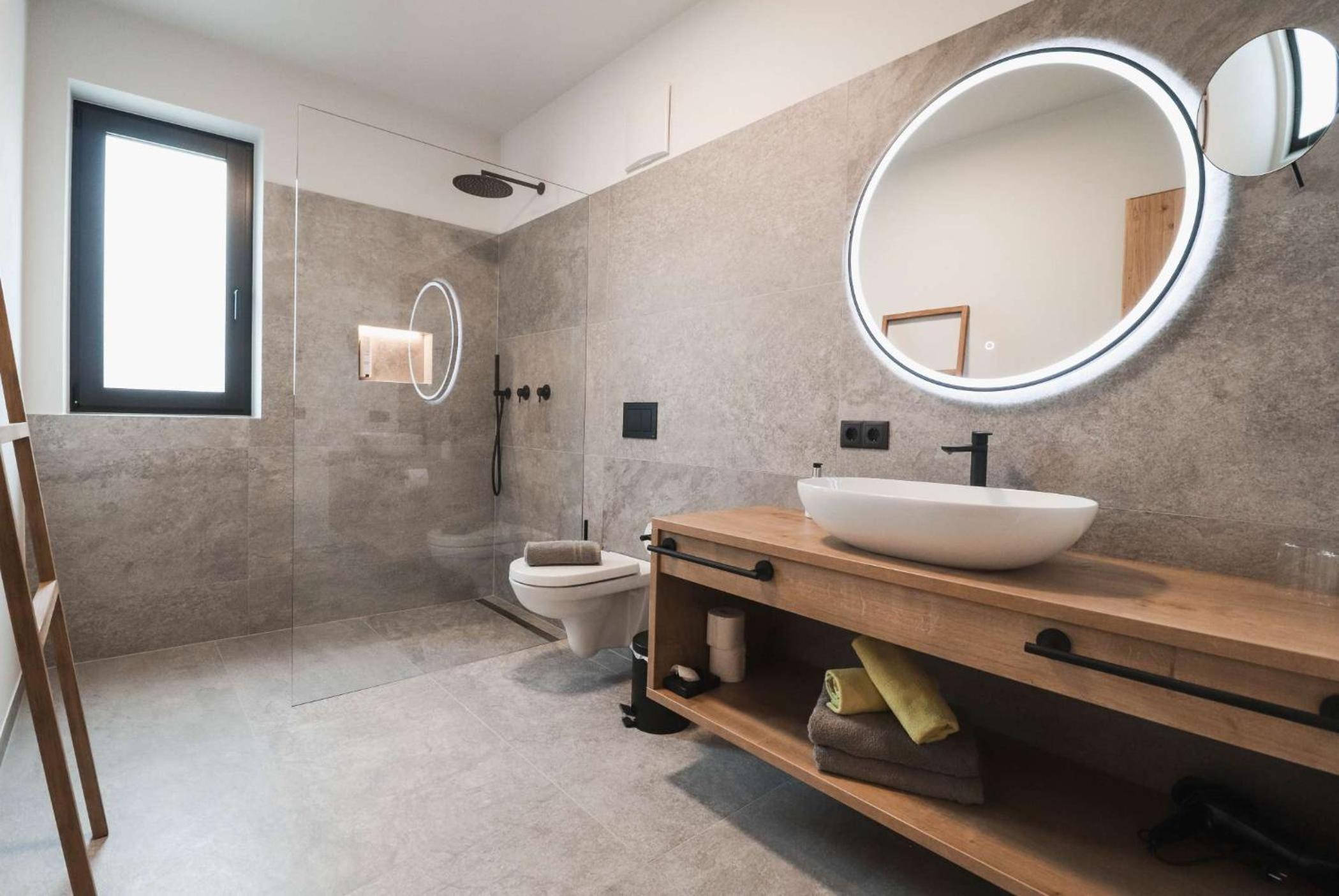 Suite with Balcony - Photo 4