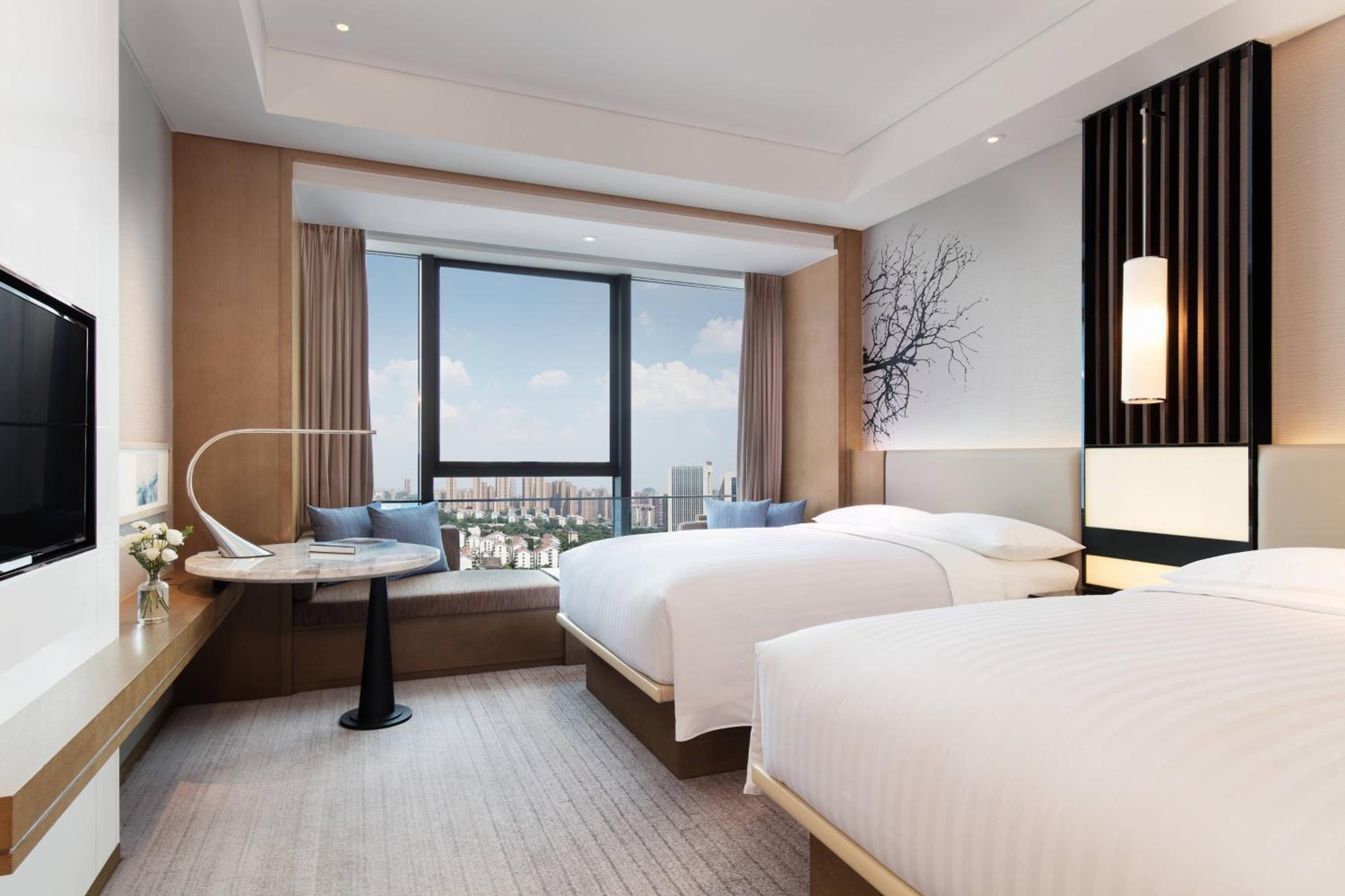 Double Room with Two Double Beds and City View - High Floor photo 3