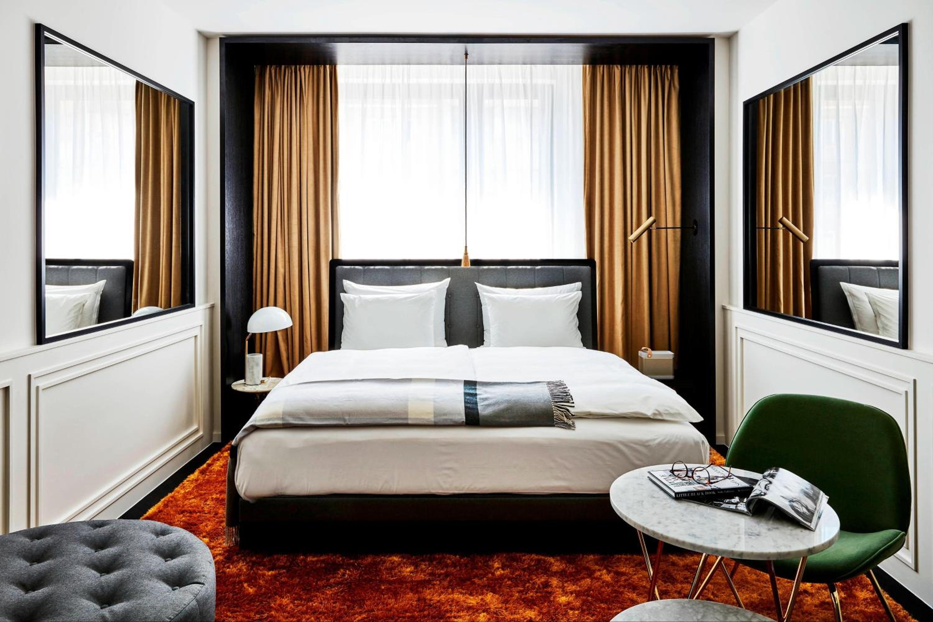 Deluxe King Room - Photo 4