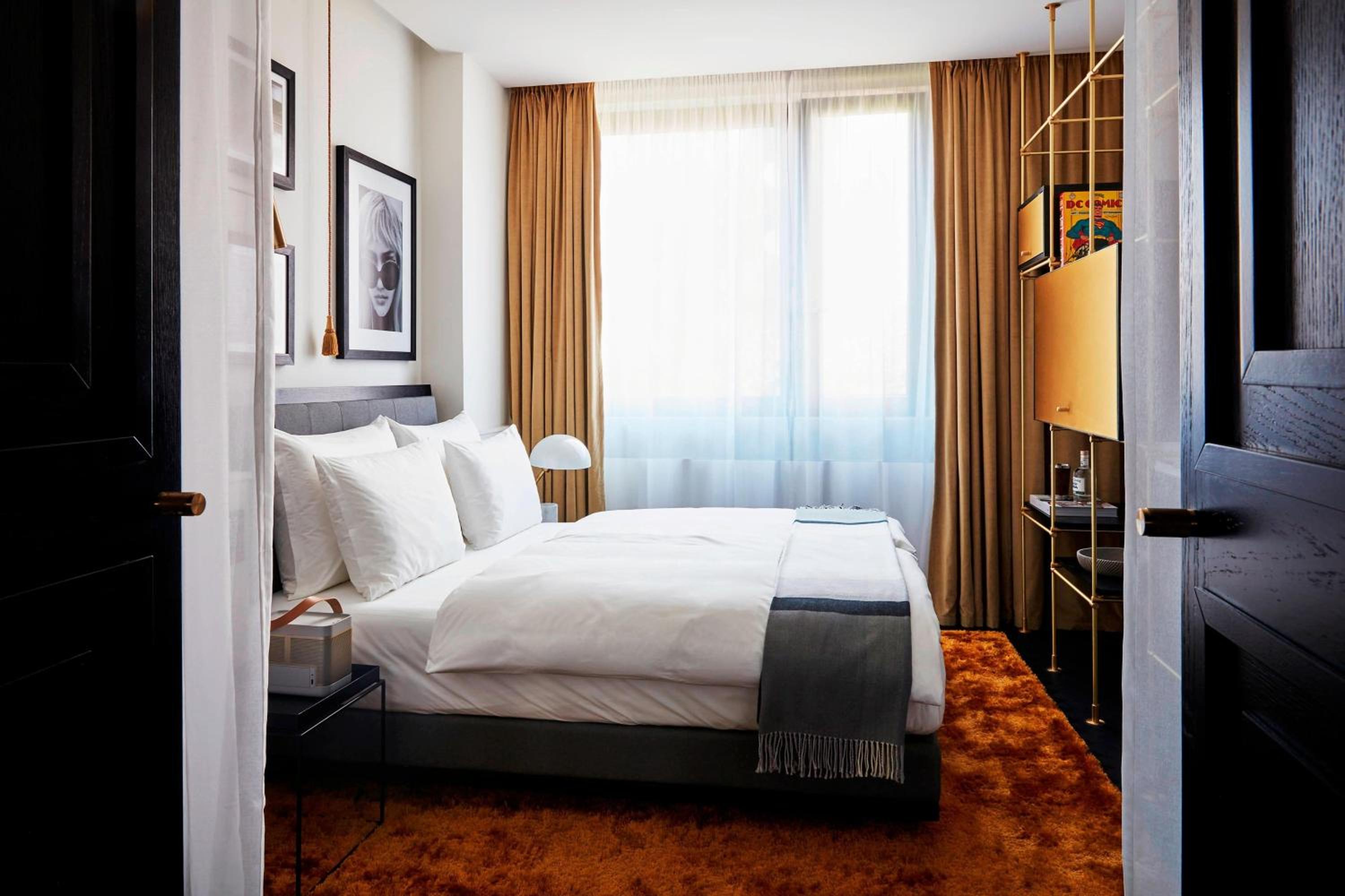 Superior Guest Room, Guest room, 1 Queen - Photo 2
