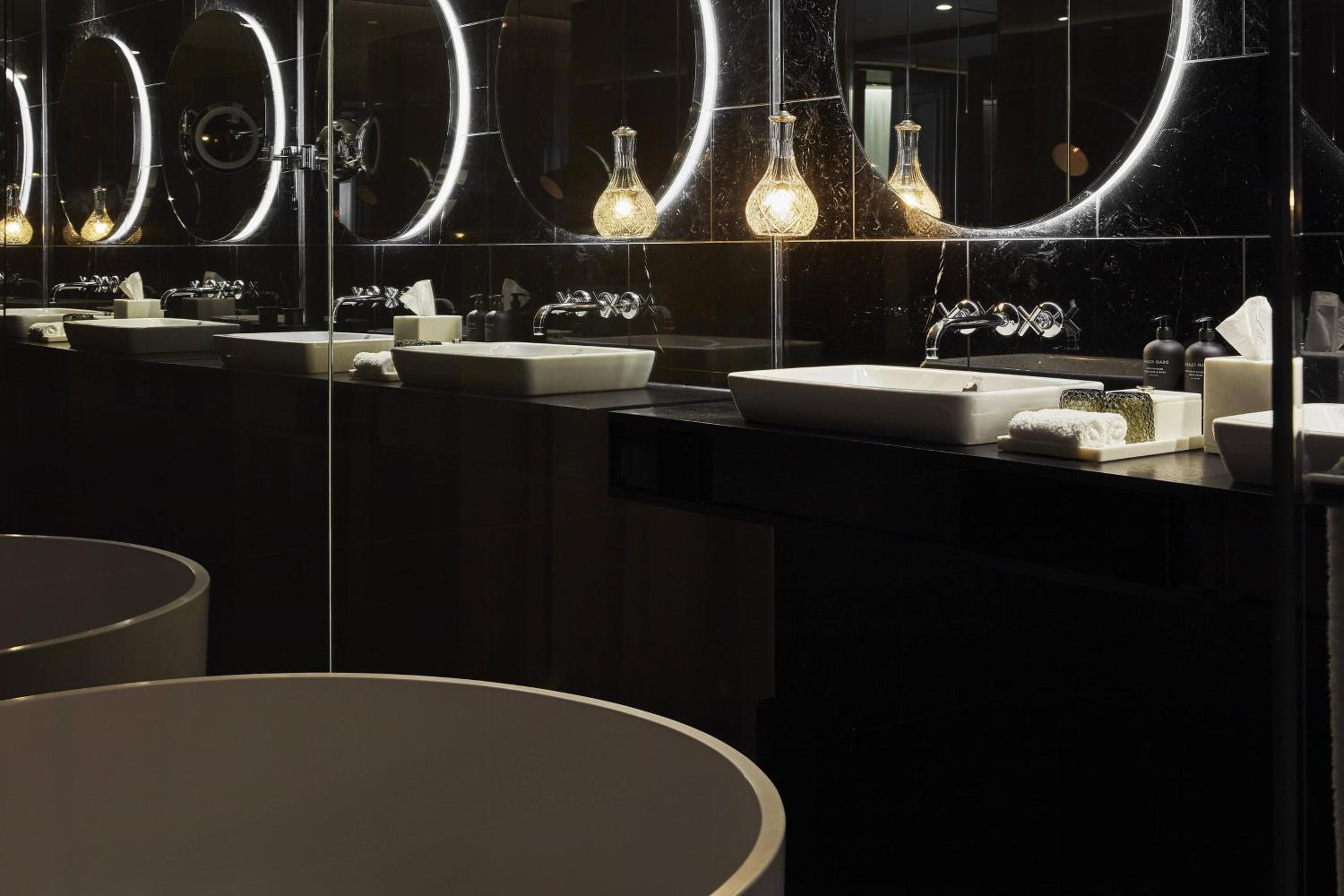 Executive Suite, Suite, 1 King - Photo 8