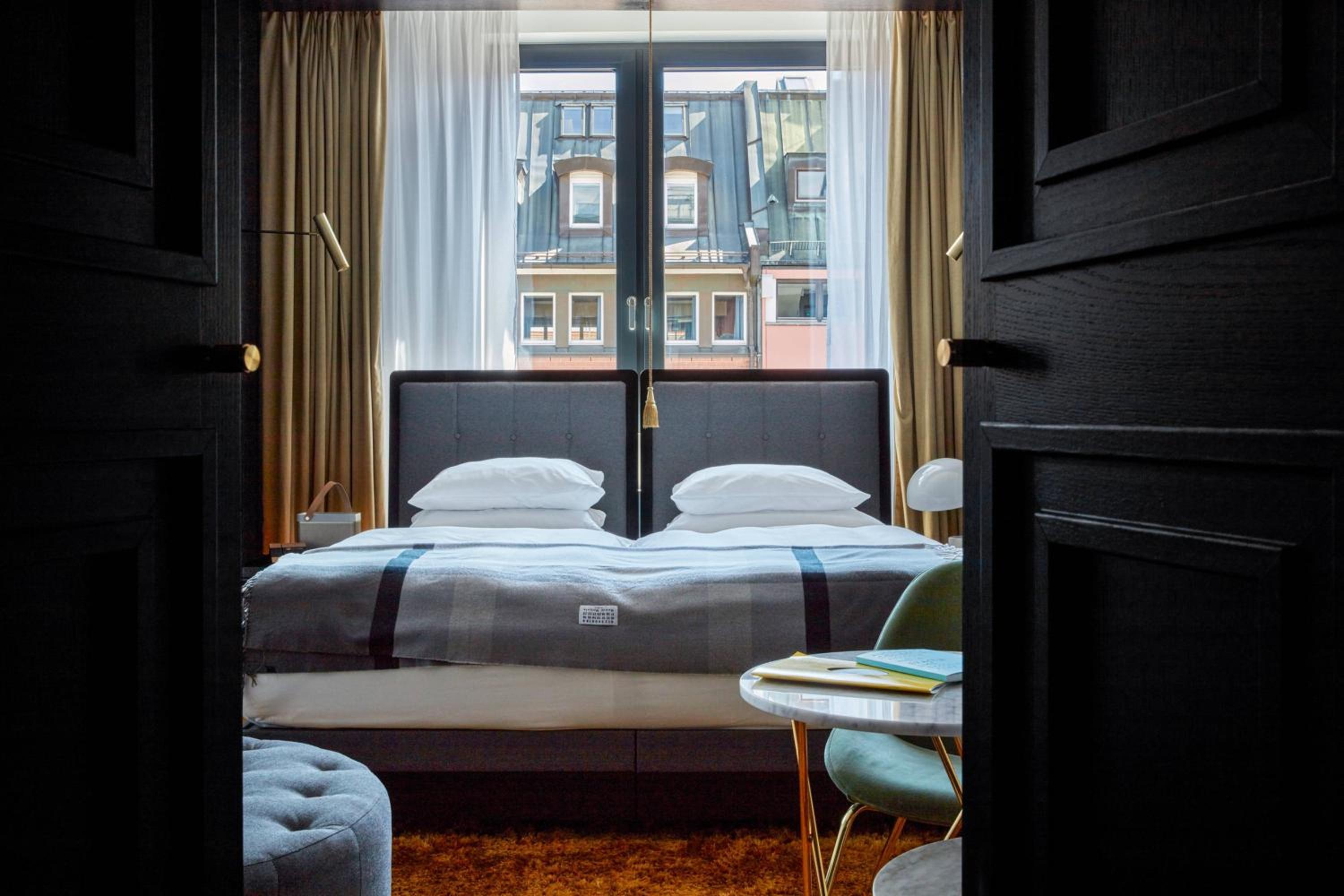 Deluxe King Room - Photo 6