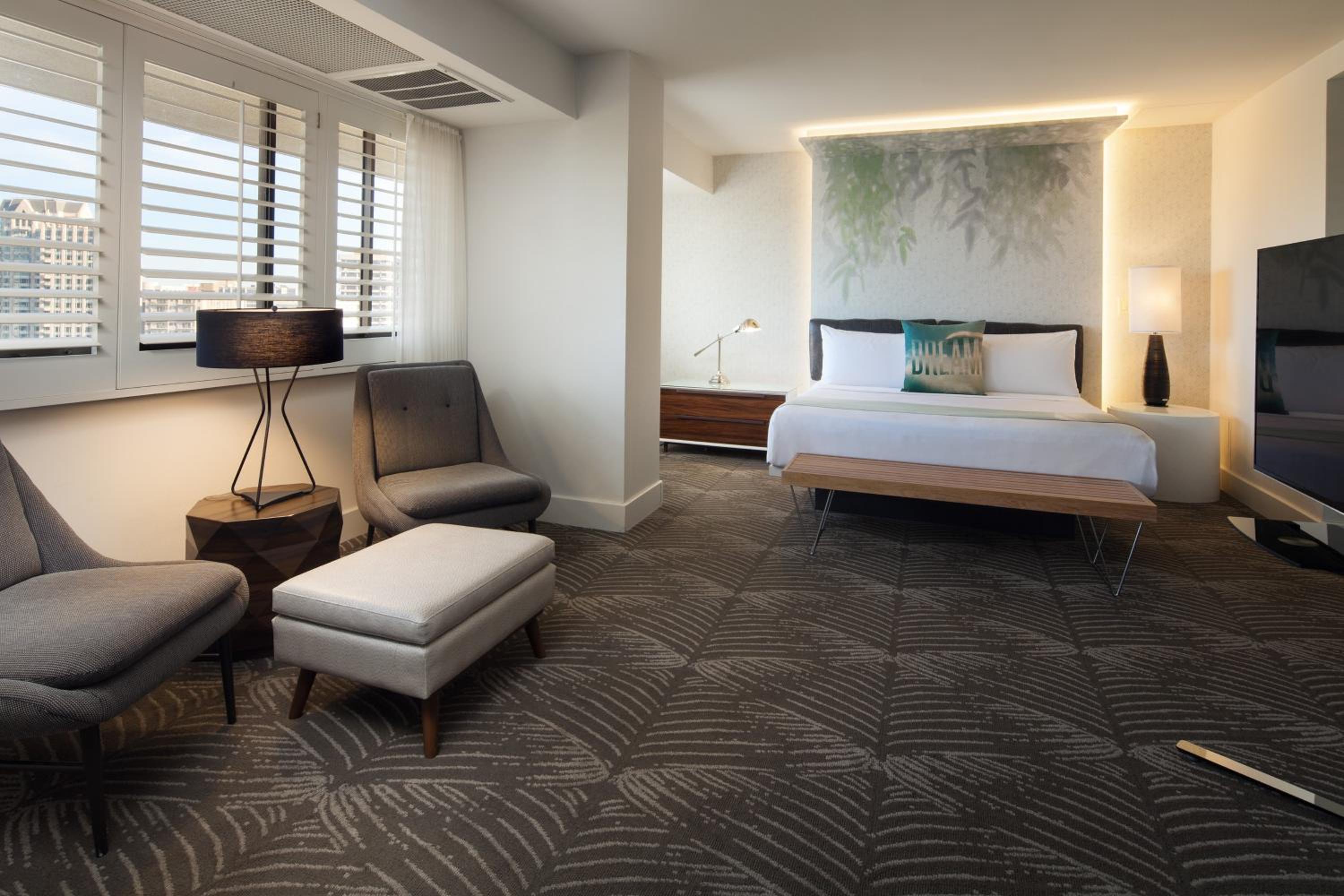 Mega Two-Bedroom Suite thumbnail 6