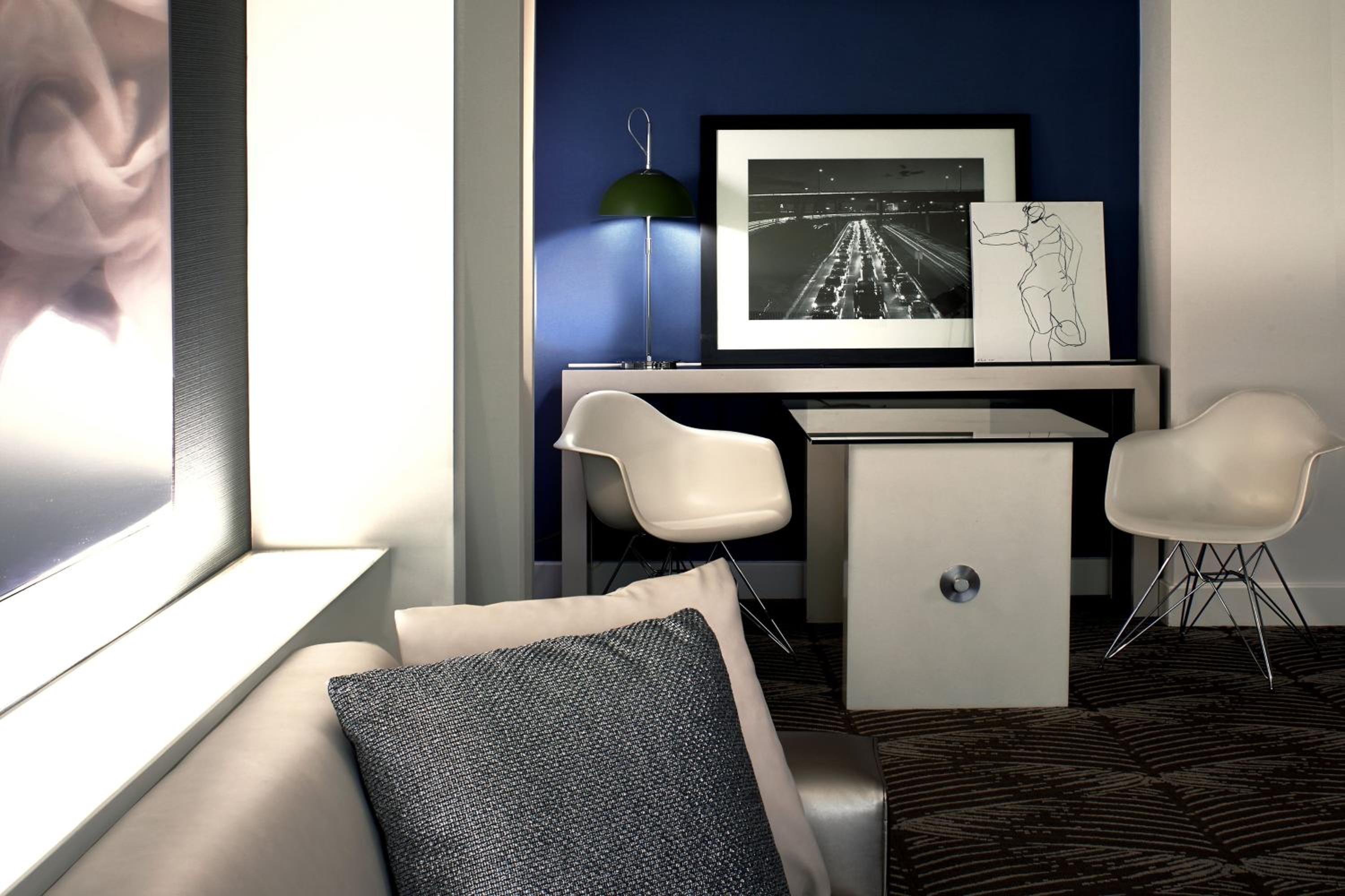 Spectacular One-Bedroom Corner King Suite thumbnail 6