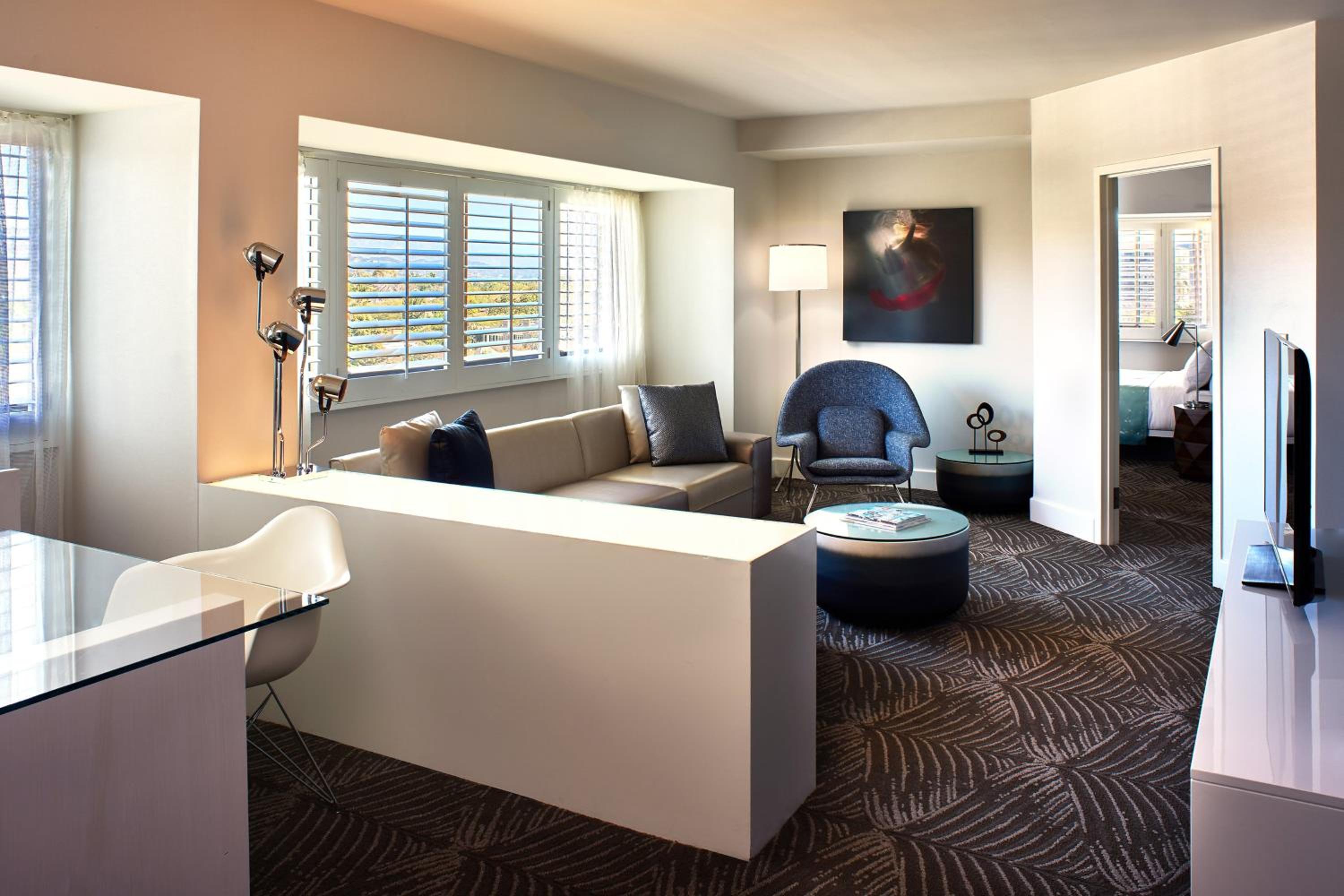 Mega Two-Bedroom Suite thumbnail 5