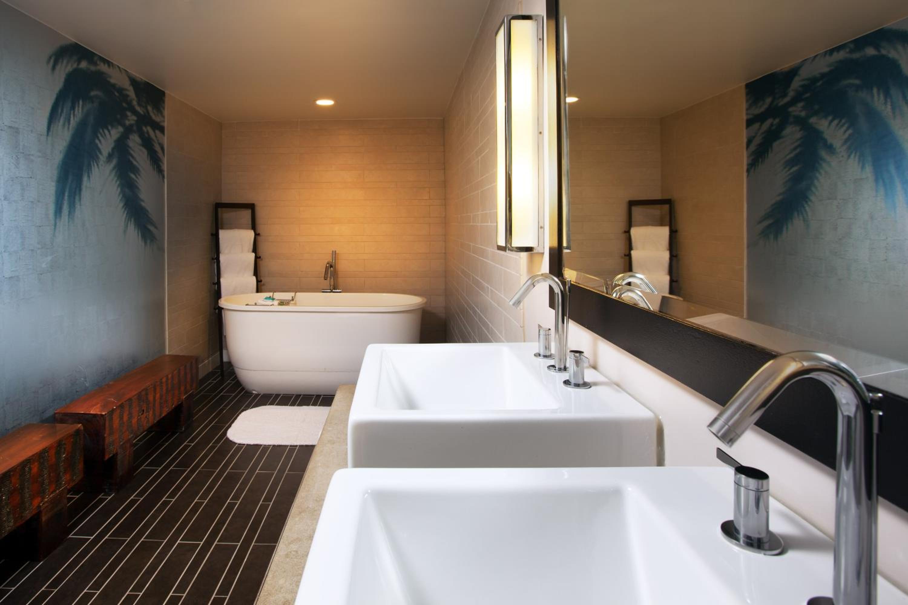 Wow One-Bedroom Hospitality King Suite