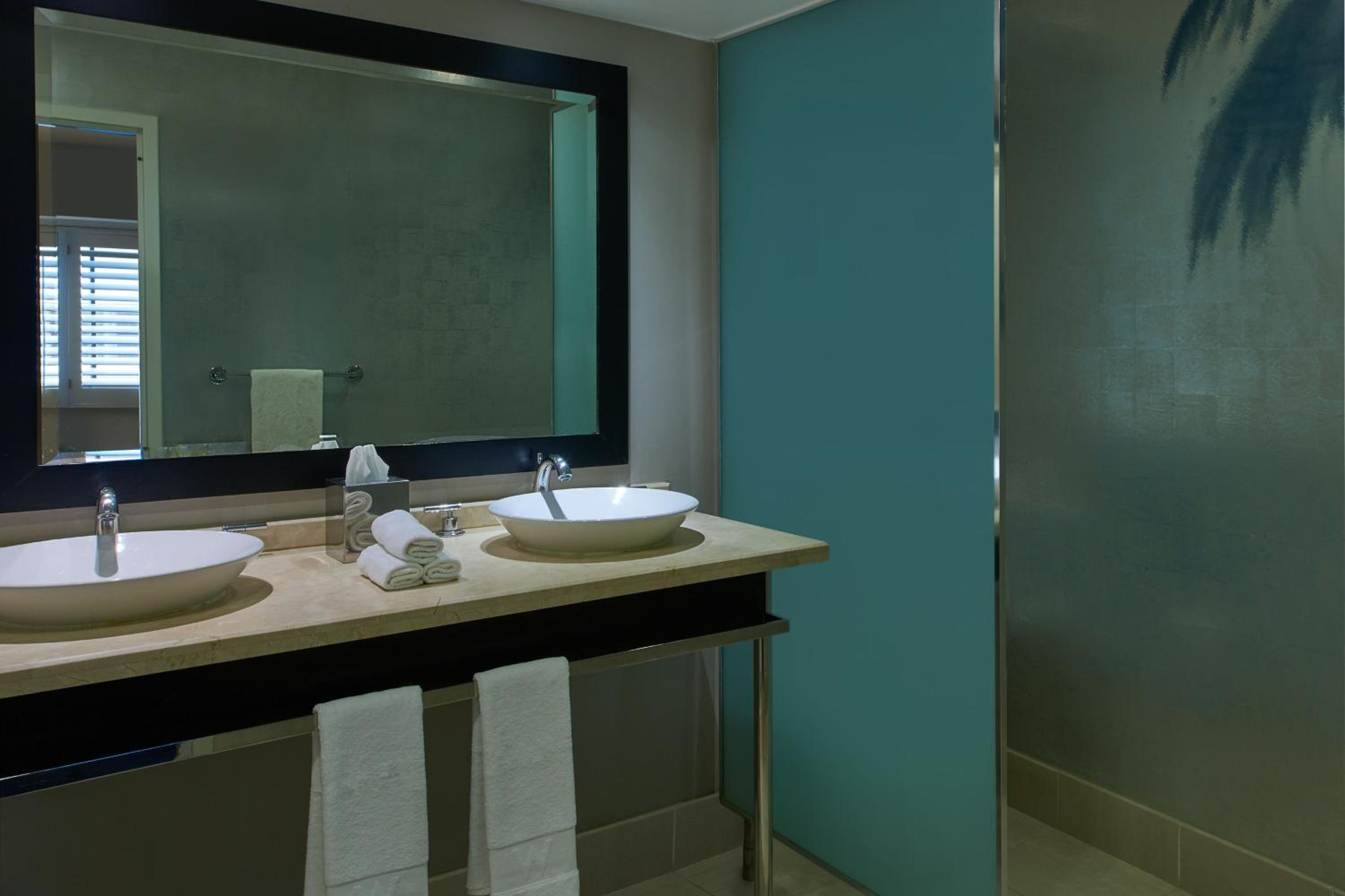Spectacular One-Bedroom Corner King Suite