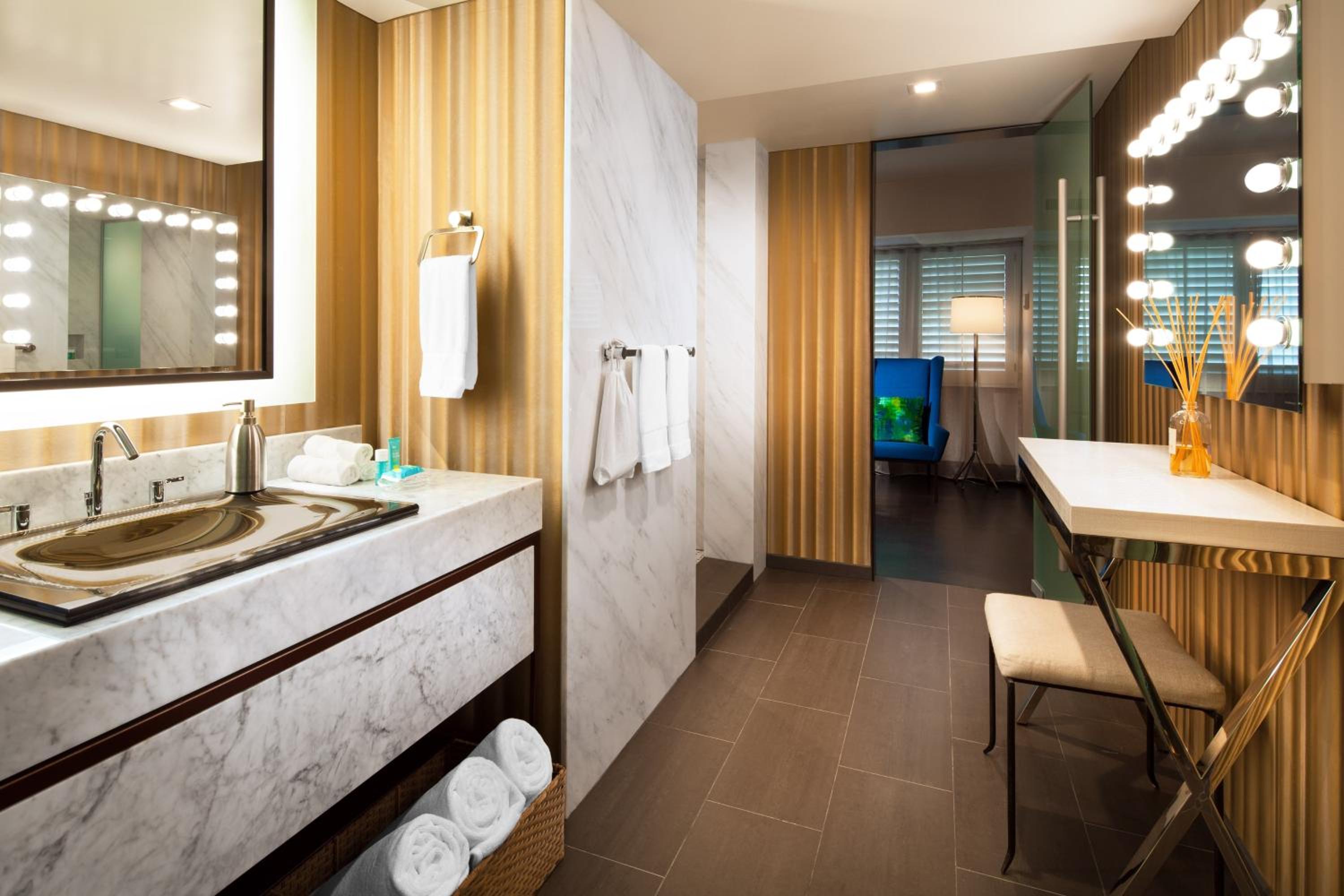 Extreme Wow One-Bedroom Presidential King Suite