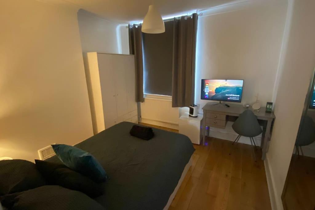 Two-Bedroom Apartment photo 2