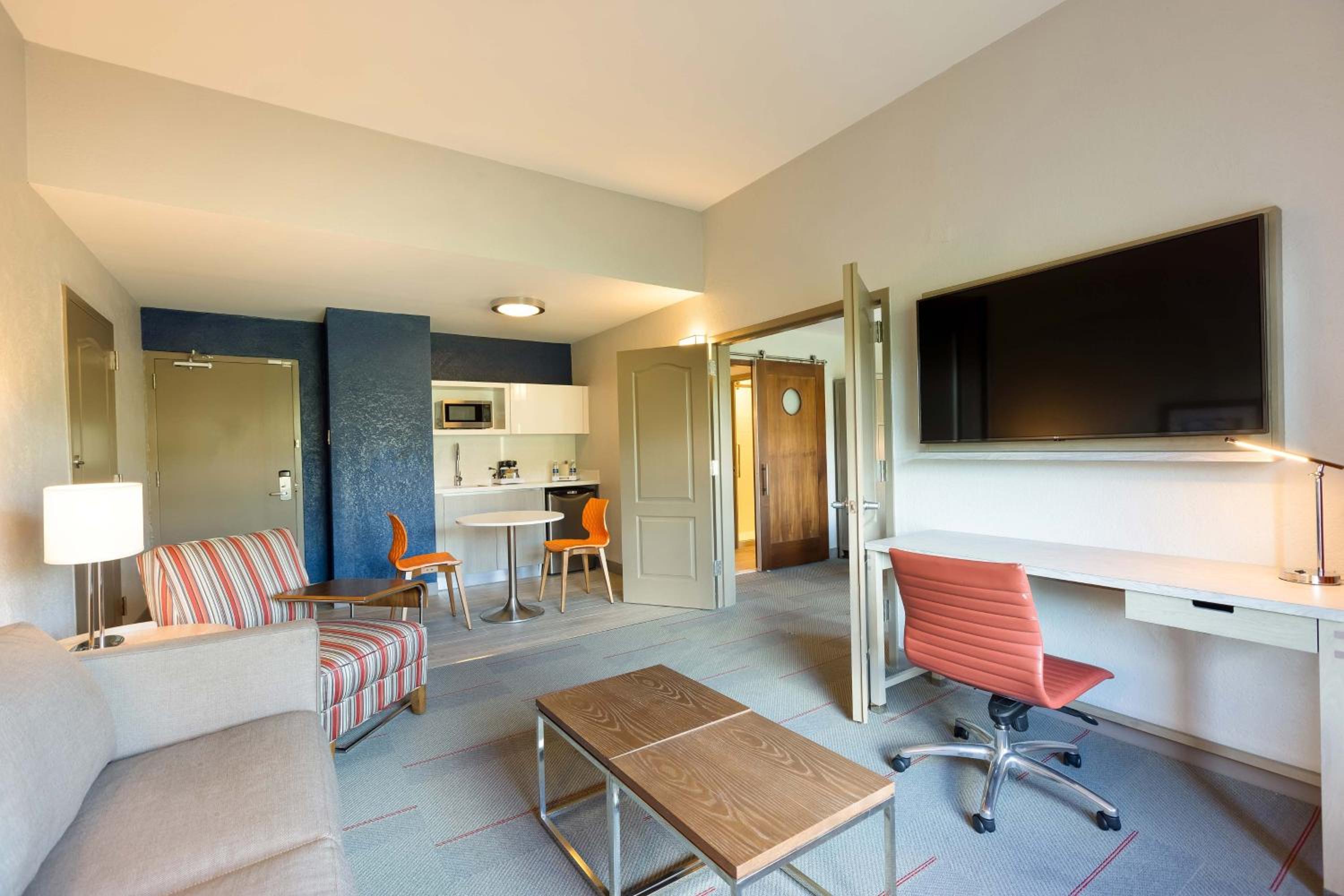 Suite, Suite, 1 King, Sofa bed - Photo 3
