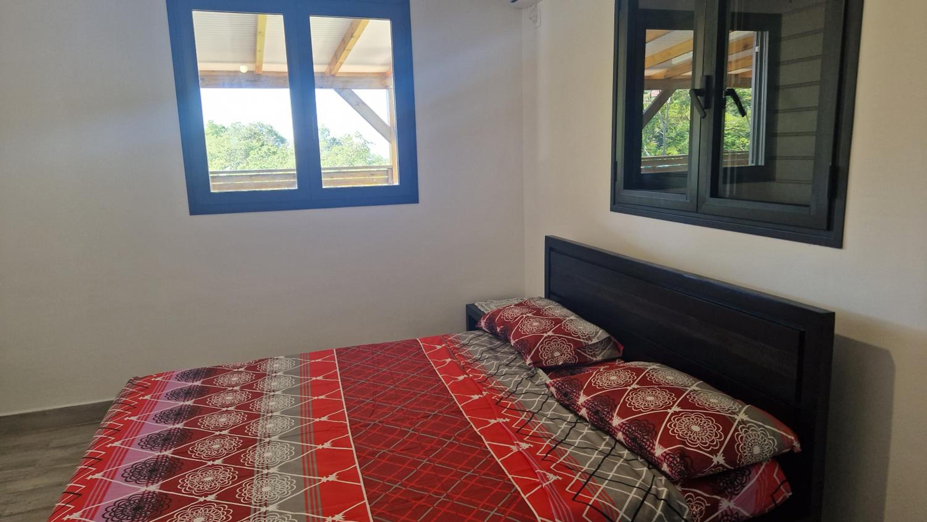 One-Bedroom House photo 1