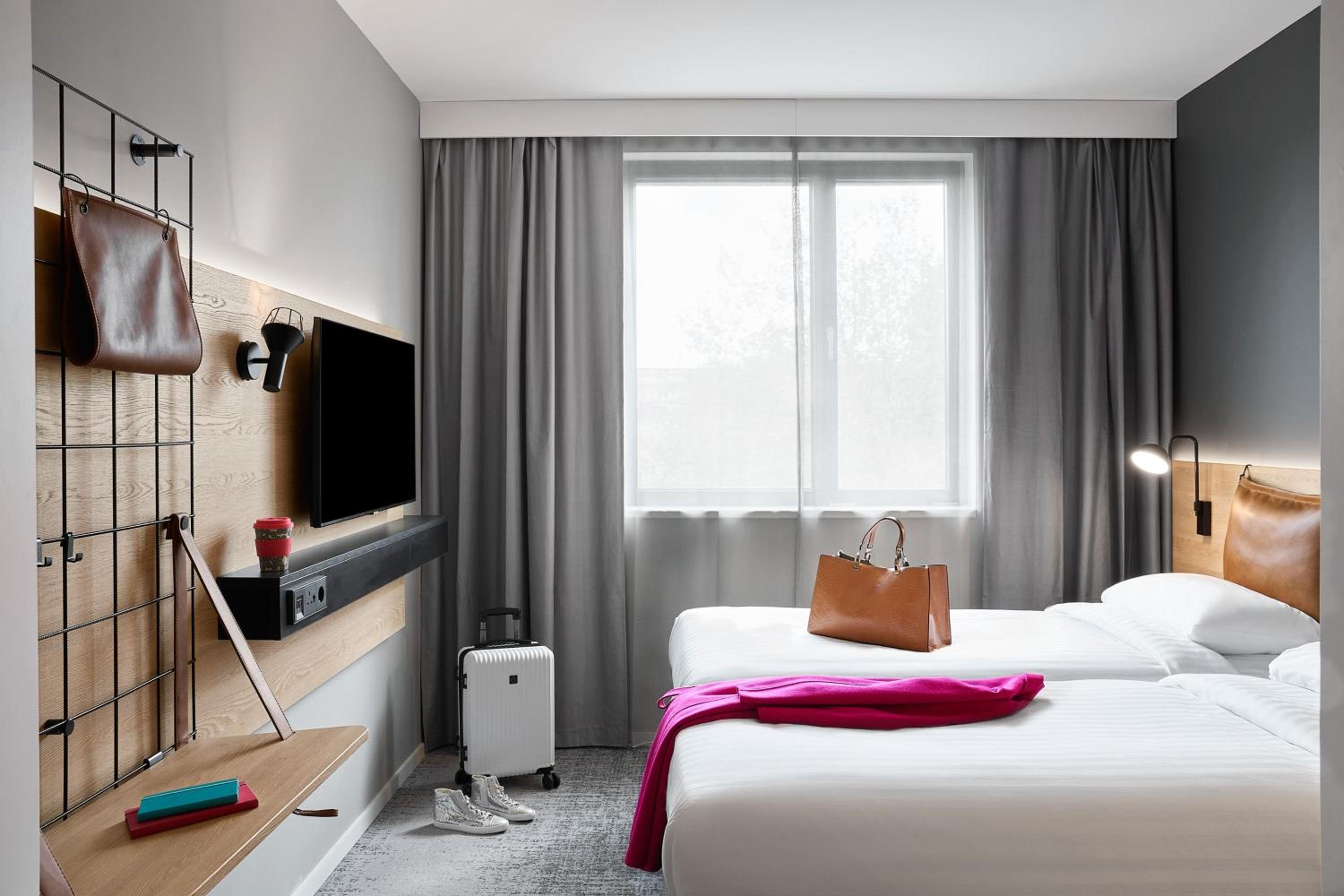 Moxy Twin Room - Photo 2