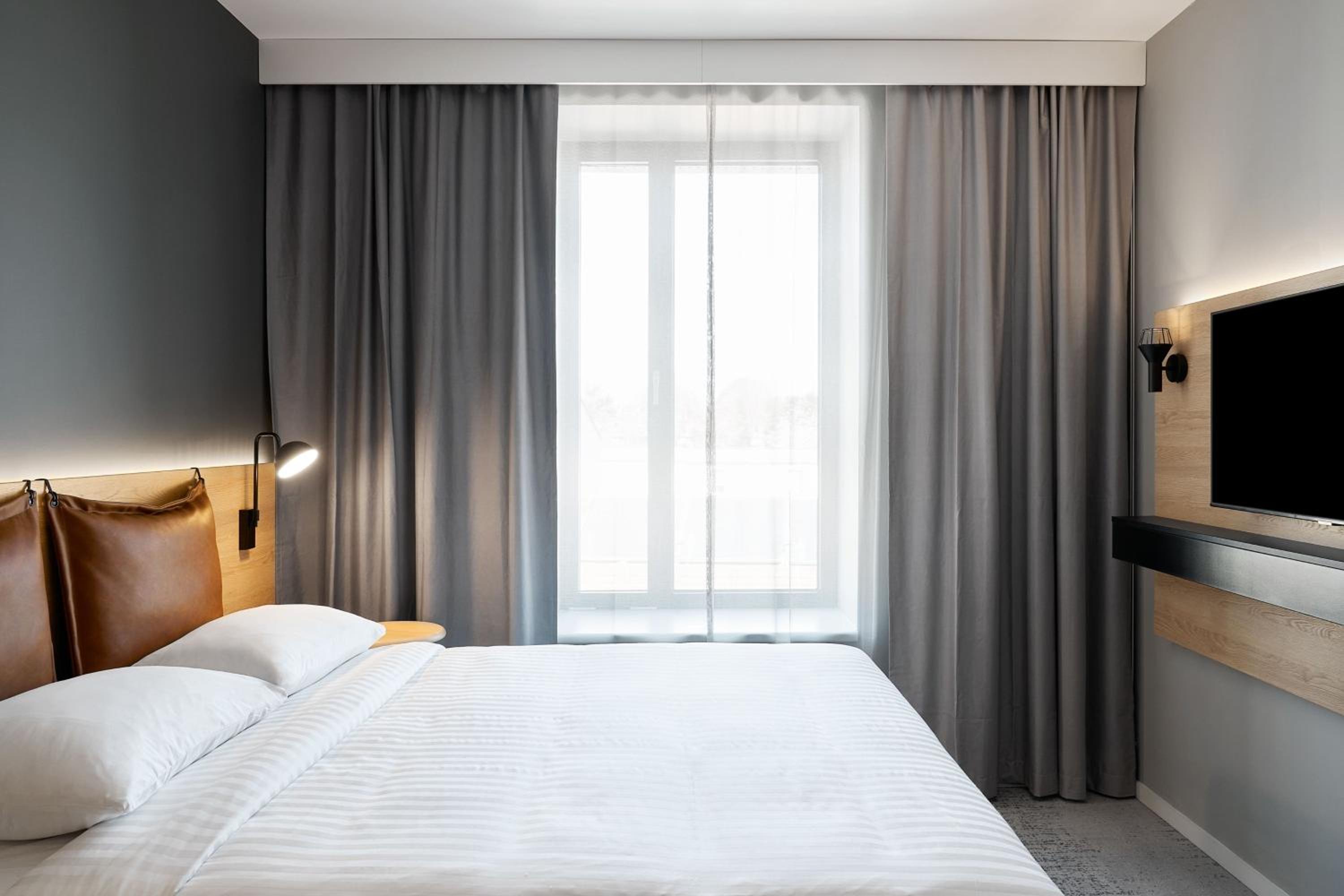 Moxy Queen Room - Photo 4
