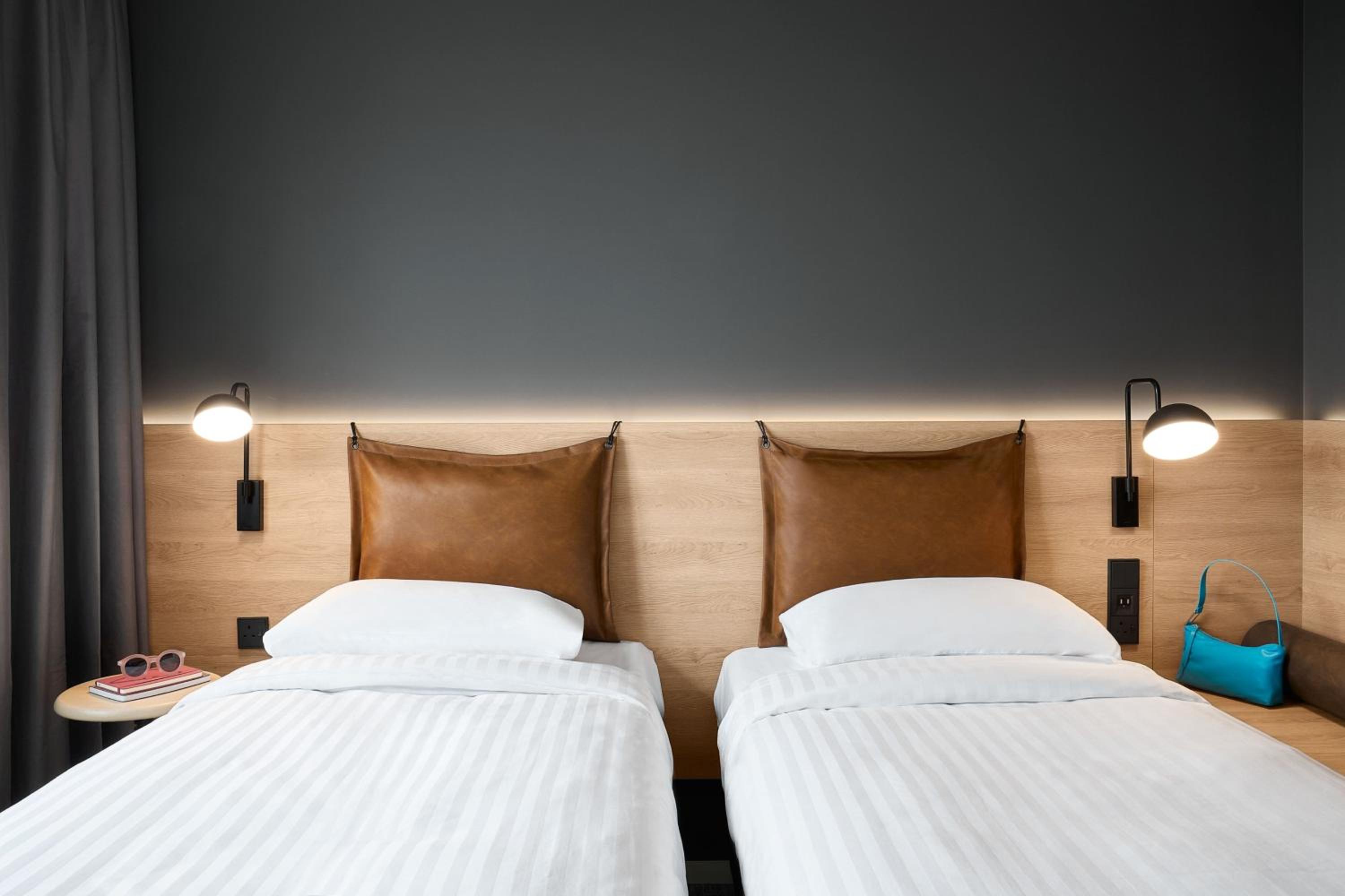 Moxy Twin Room - Photo 3