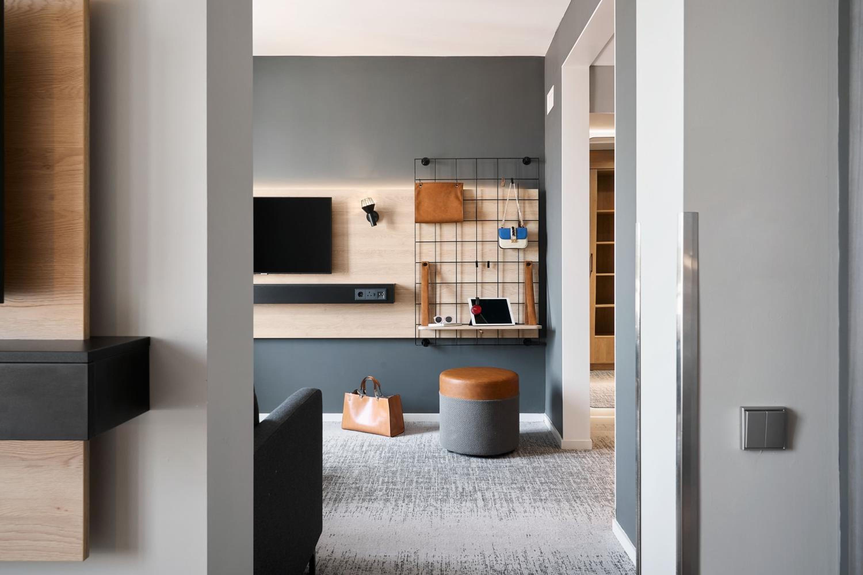 Moxy Extra Sleeper Queen Room with Sofa Bed photo 2