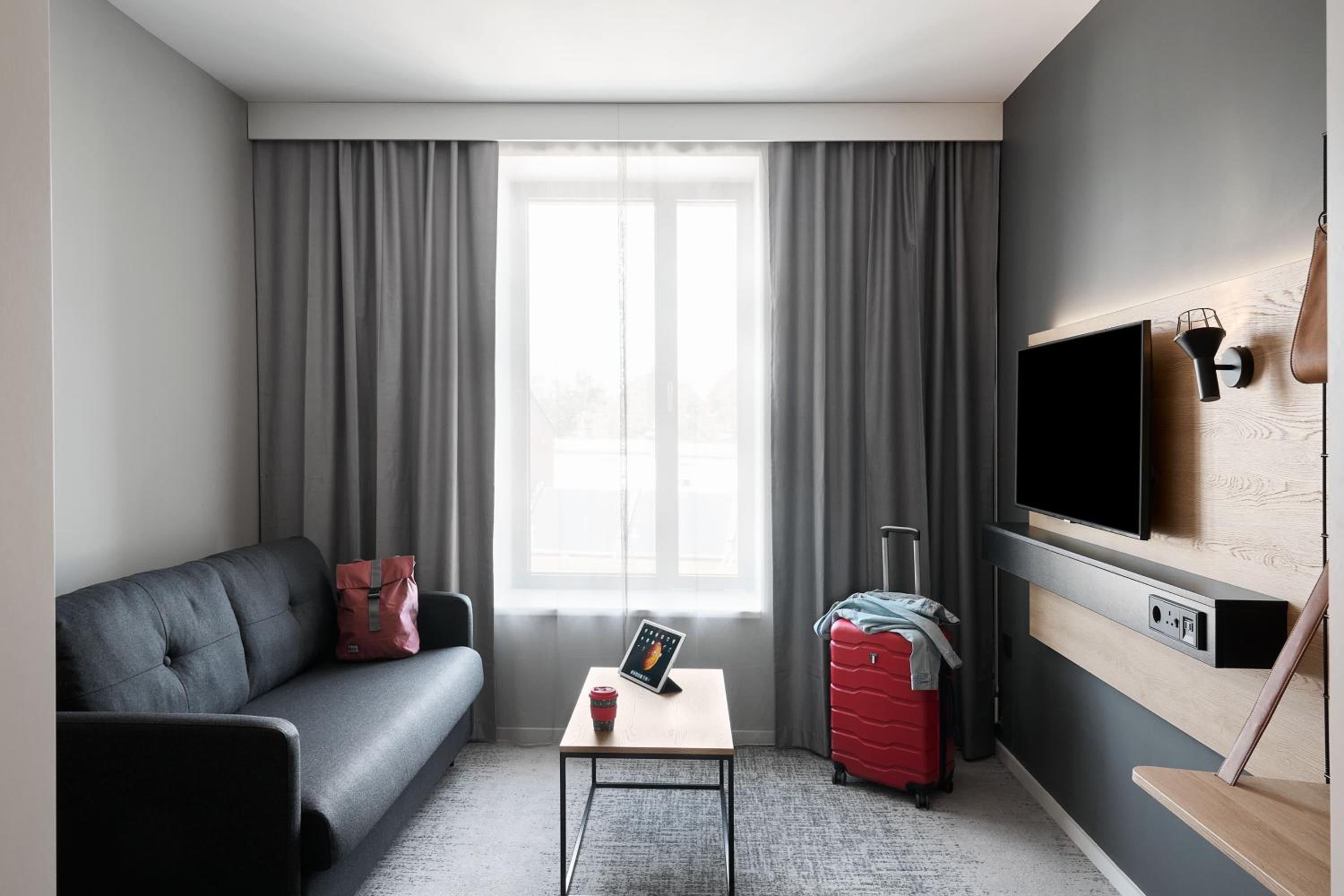 Moxy Extra Sleeper Queen Room with Sofa Bed photo 3
