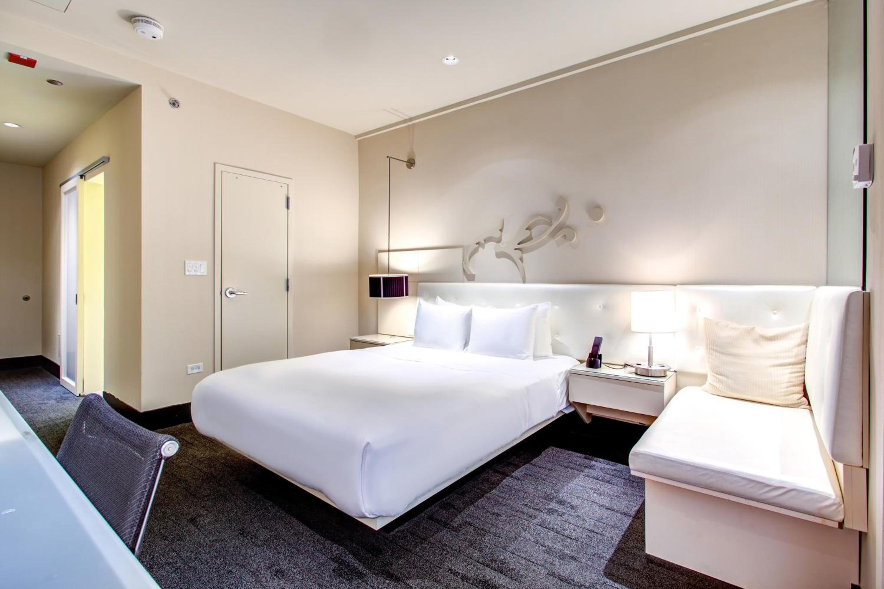 Wonderful Queen Room
