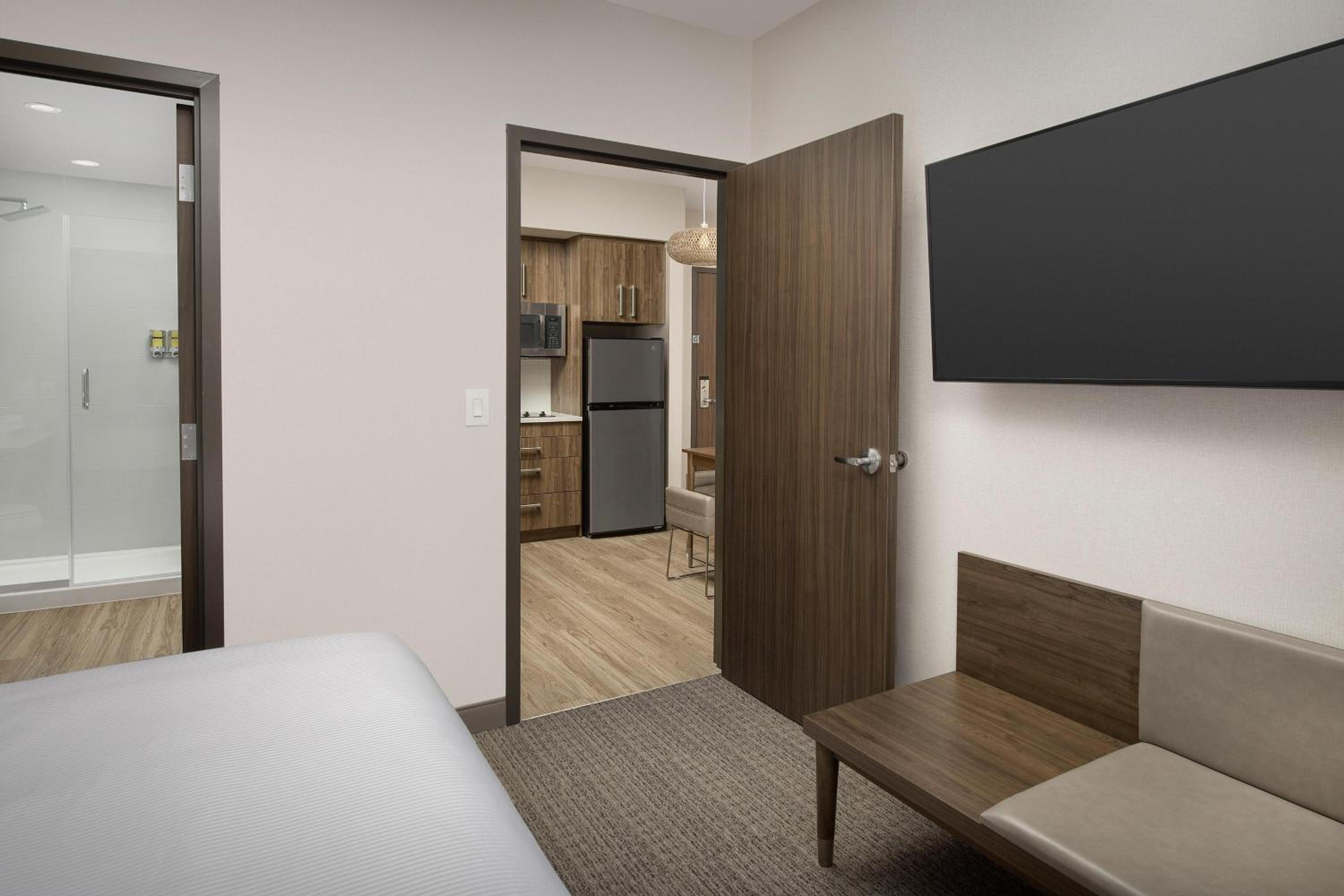 Two-Bedroom Suite - Photo 4