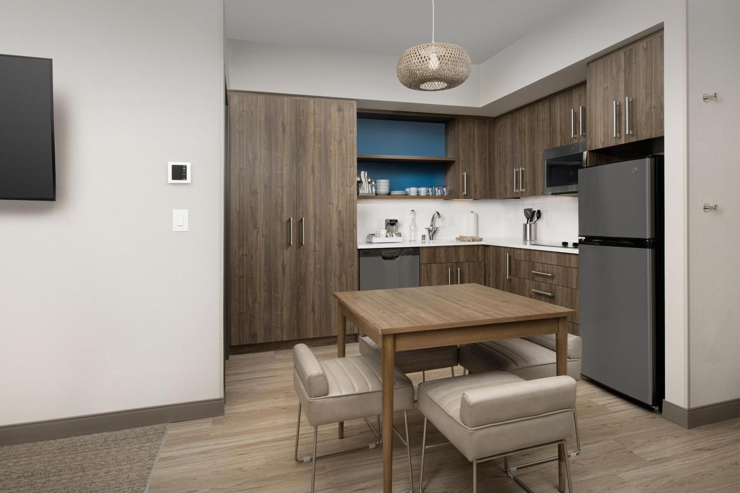 Two-Bedroom Suite - Photo 3