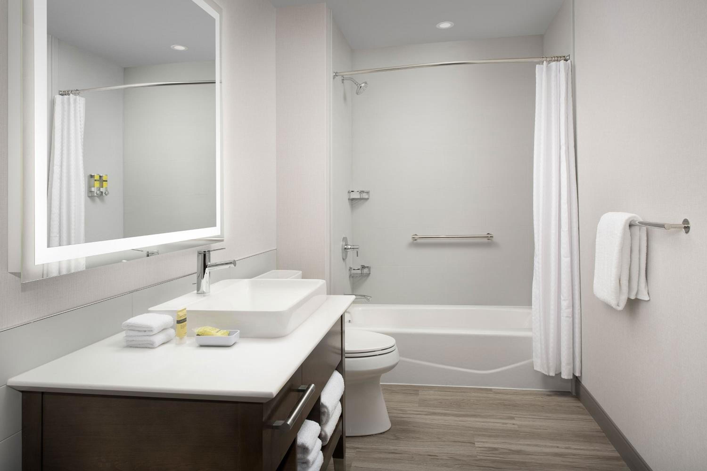 Two-Bedroom Suite - Photo 2