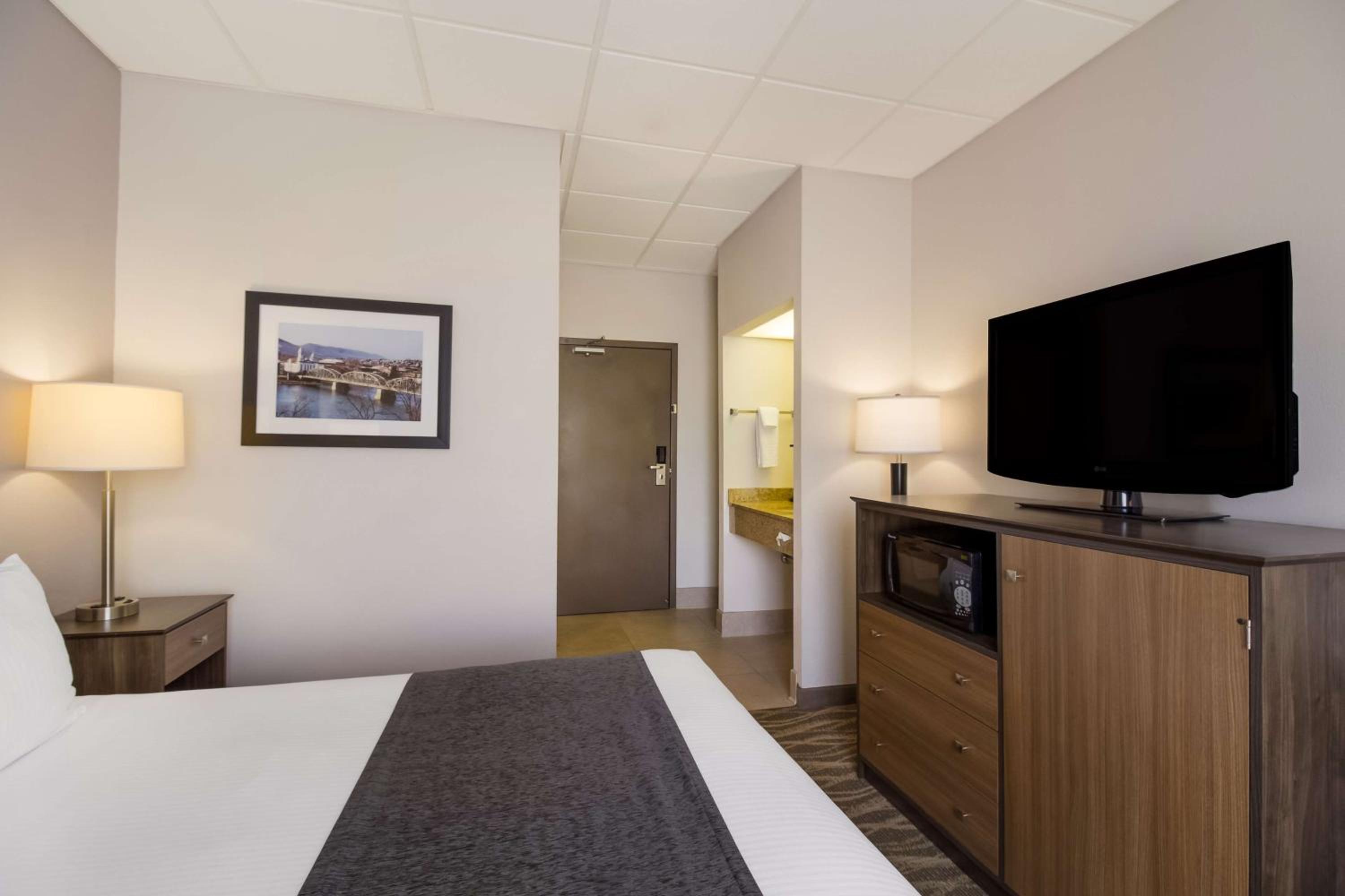 Queen Room - First Floor/Non-Smoking photo 2