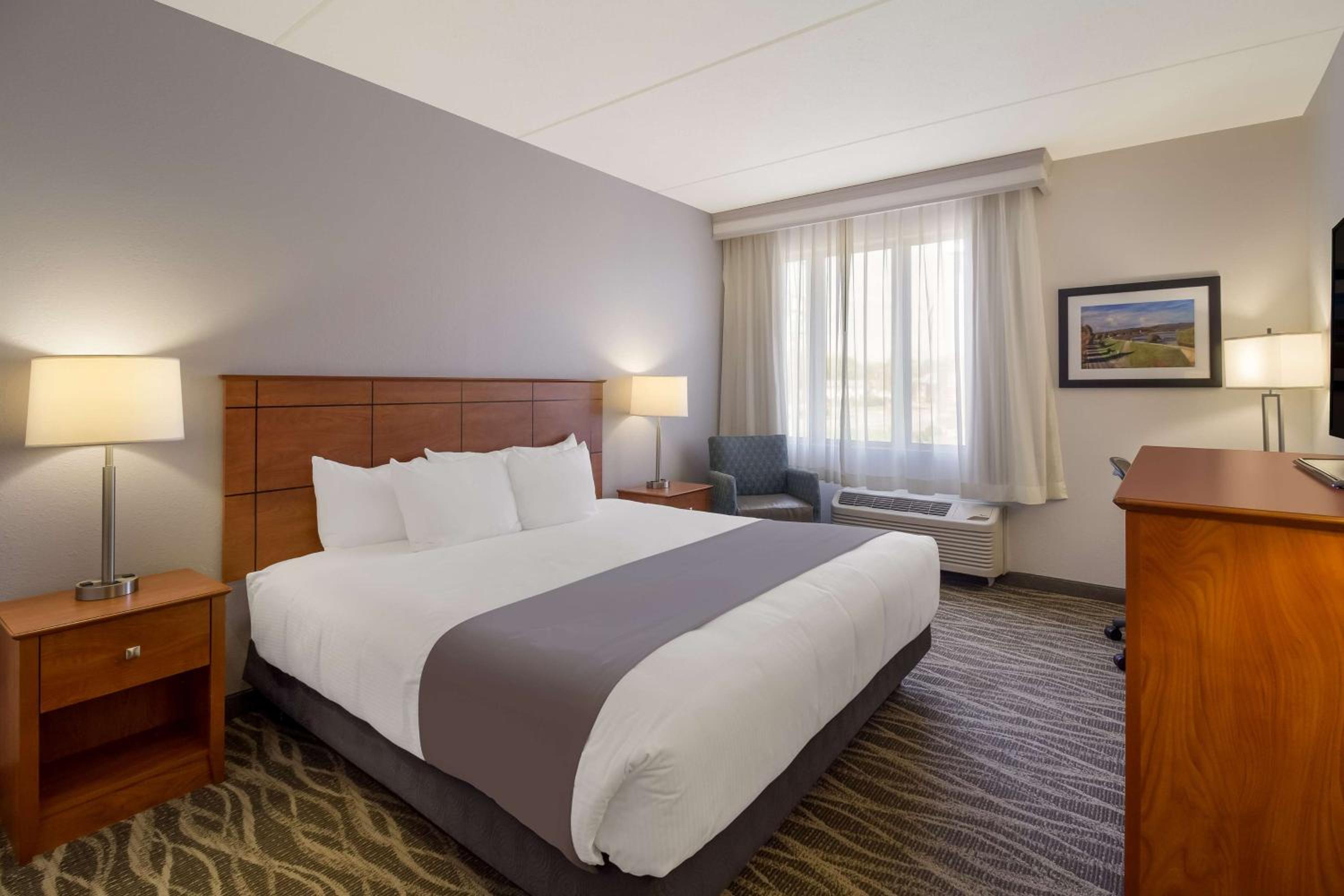 King Room - Non-Smoking photo 1