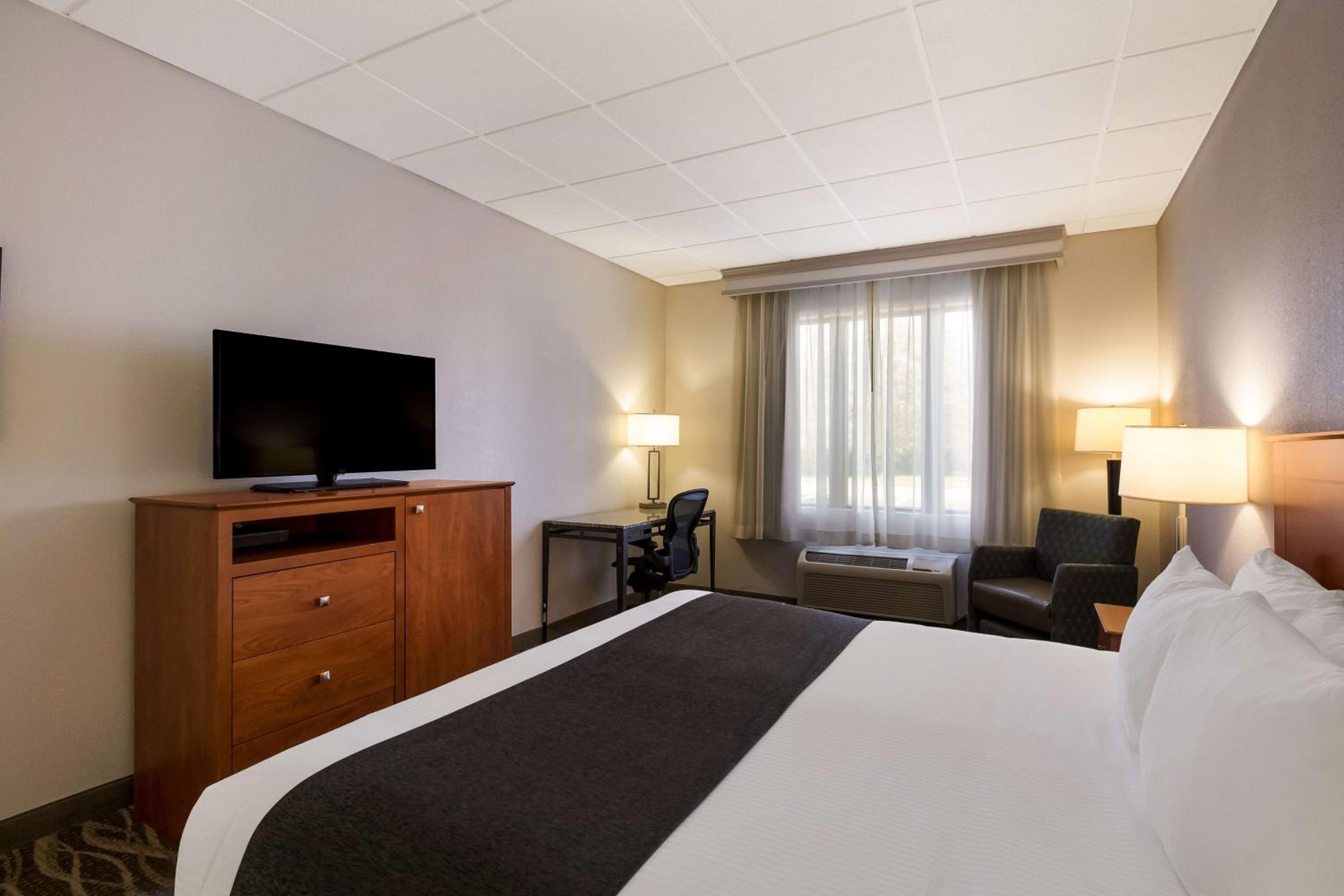 King Room - Non-Smoking photo 3