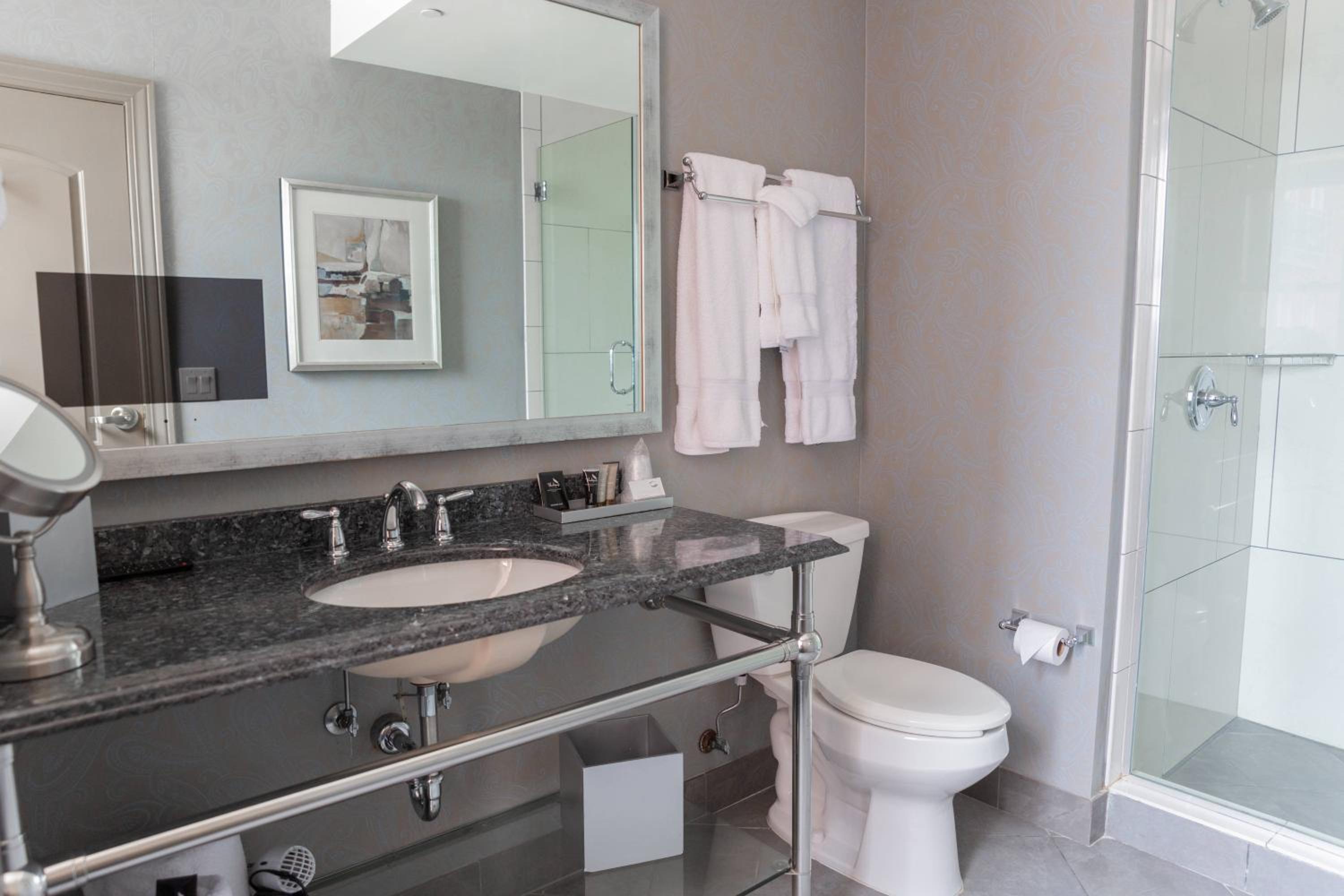 Standard King Room - Photo 2
