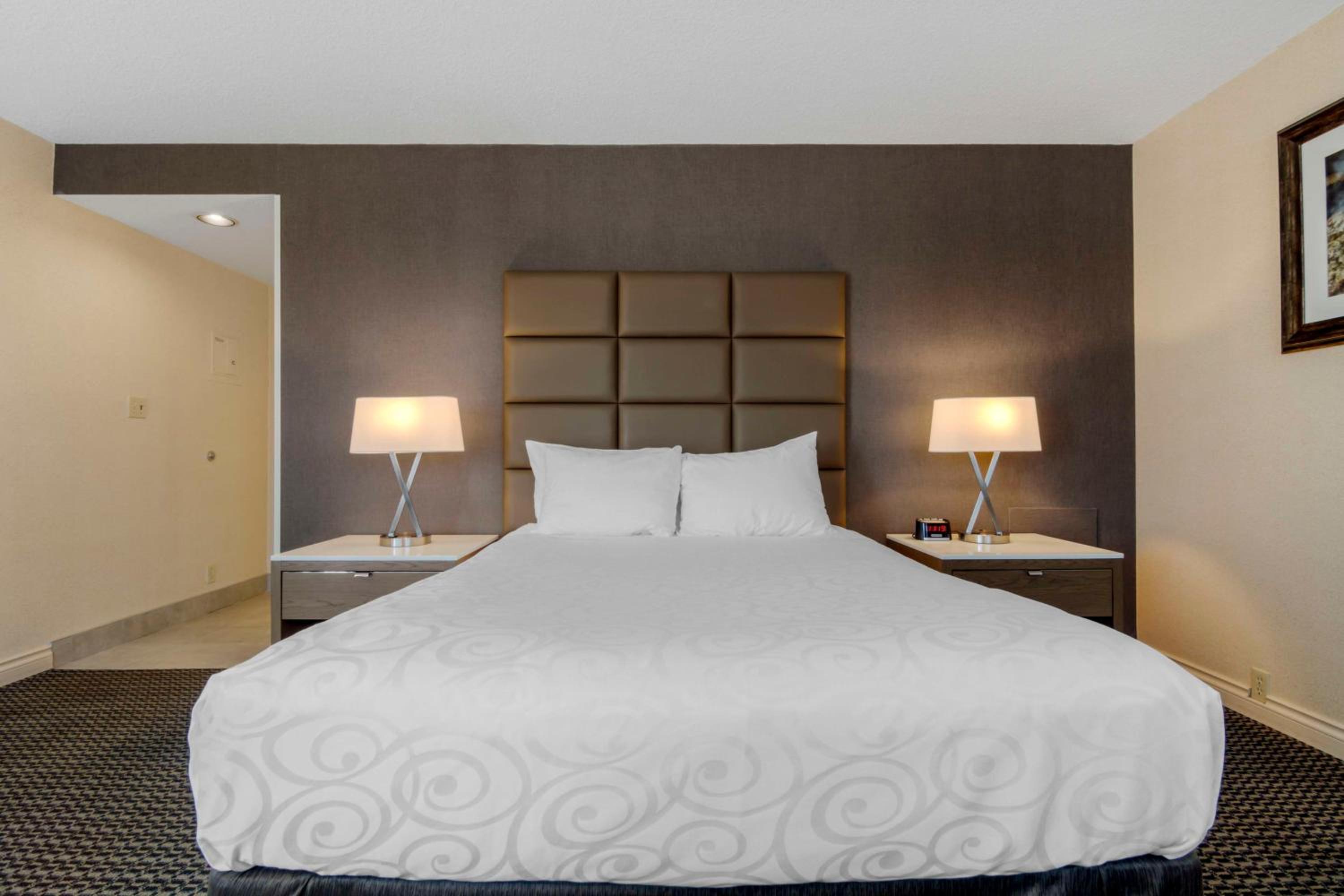 Superior Room, 1 King Bed, Non Smoking, Balcony - Photo 6