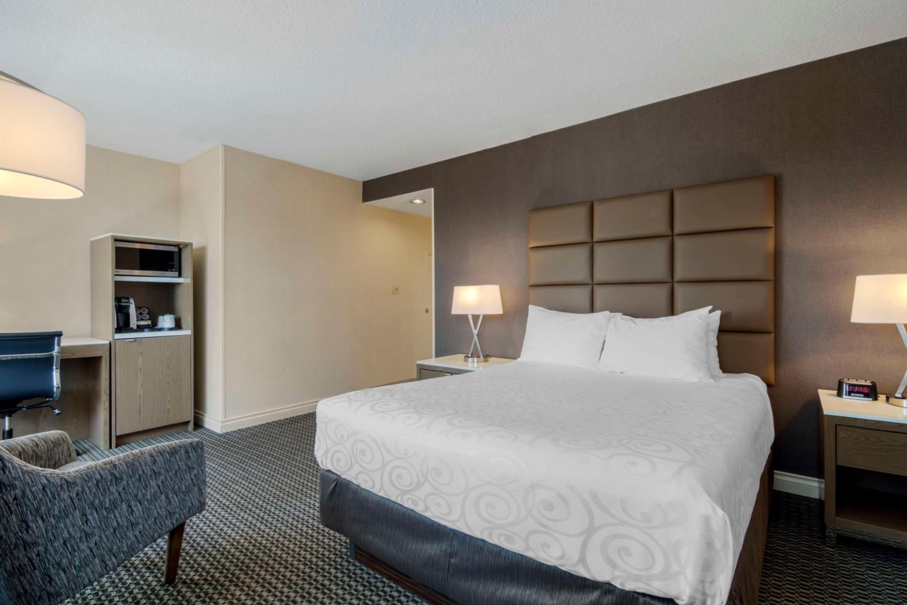 Superior Room, 1 Queen Bed, Non Smoking, Balcony - Photo 1