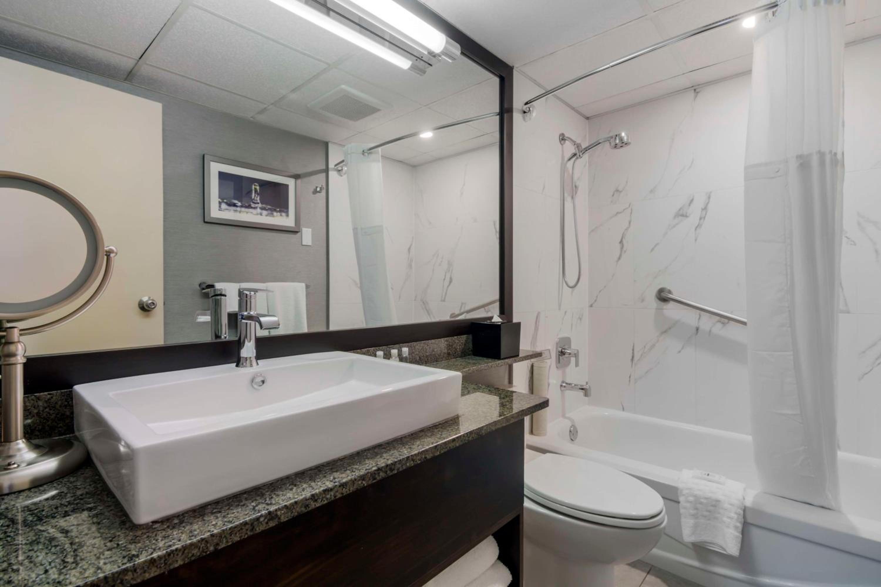 Superior Room, 1 King Bed, Non Smoking, Balcony - Photo 2