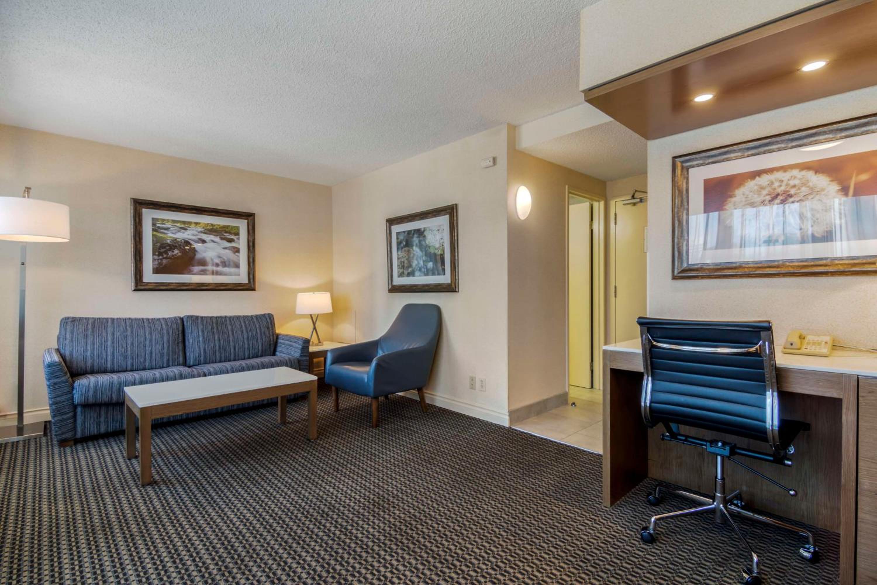 Suite with Two Double Beds, Sofa Bed and Balcony - Non-Smoking - Photo 5