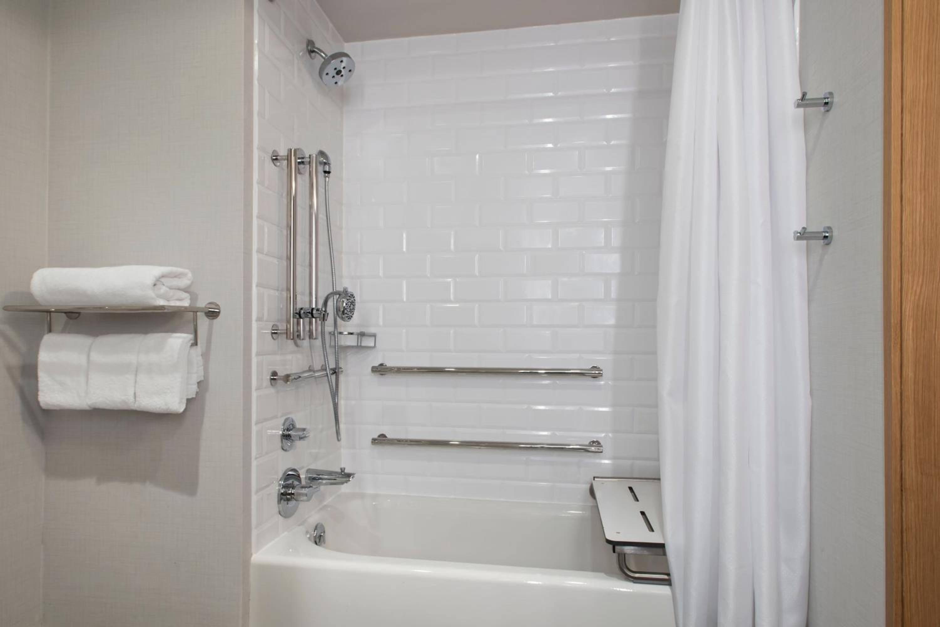 Guest Room, 1 King - Photo 2
