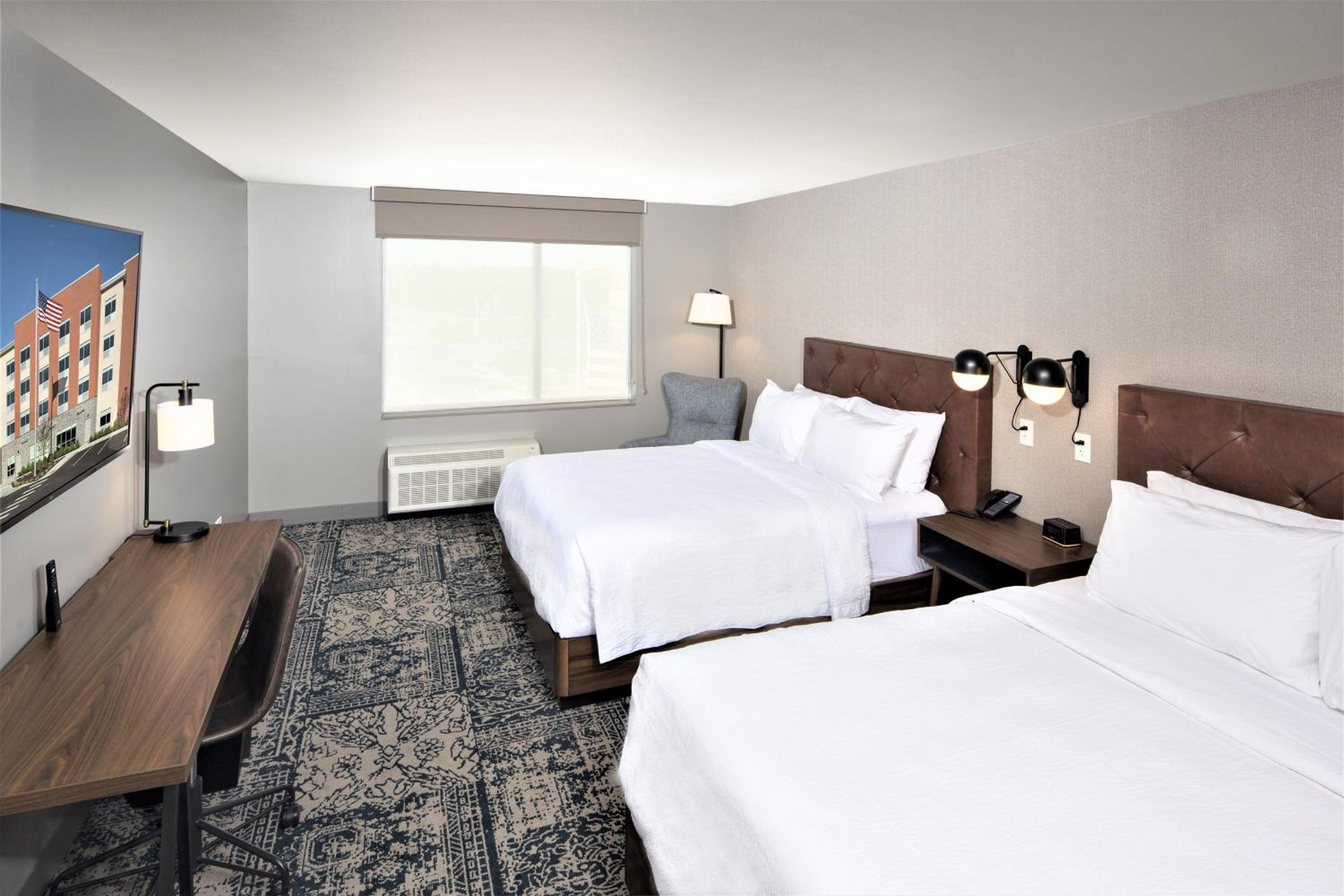 Guest room, 2 Queen - Photo 9