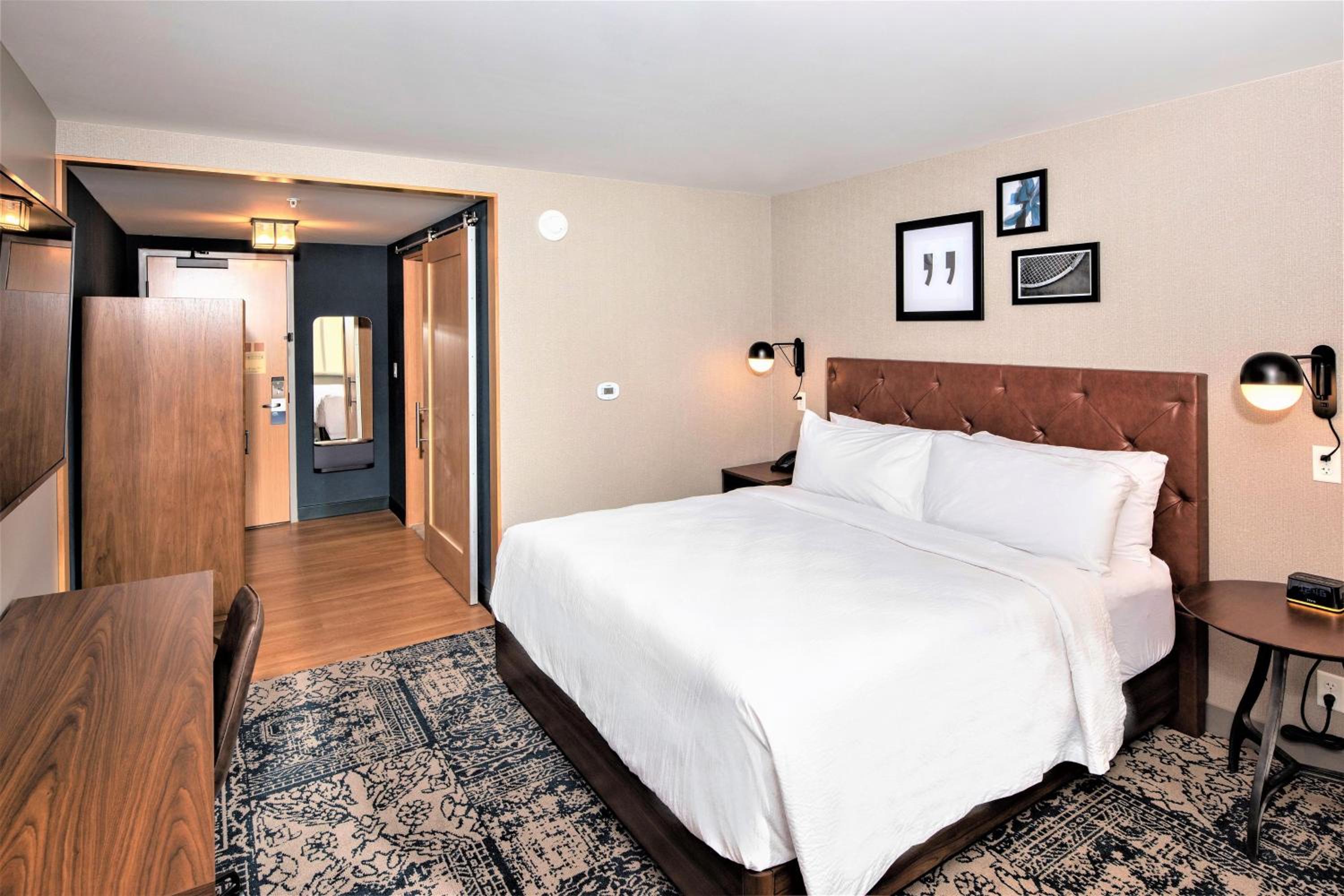 Guest Room, 1 King - Photo 5