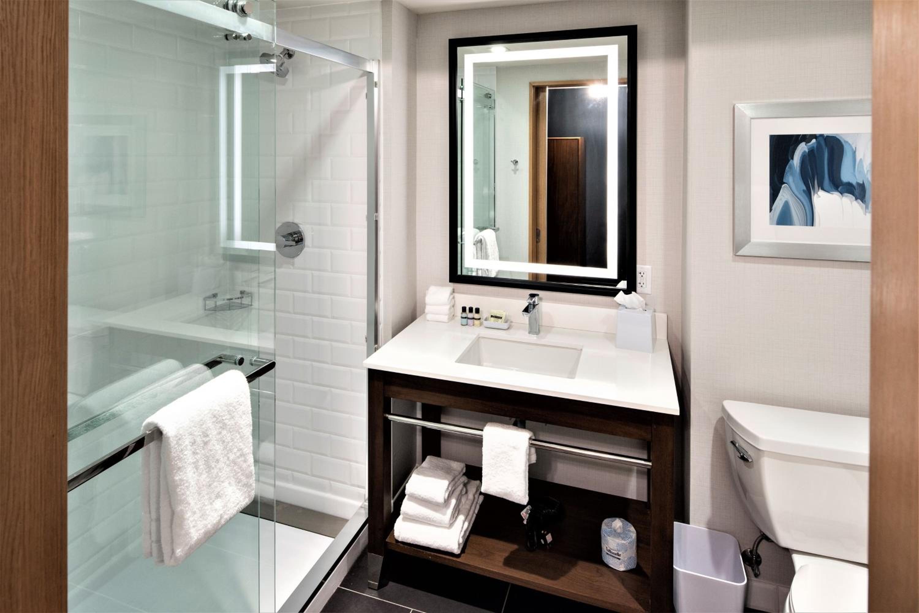 Guest Room, 1 King - Photo 6