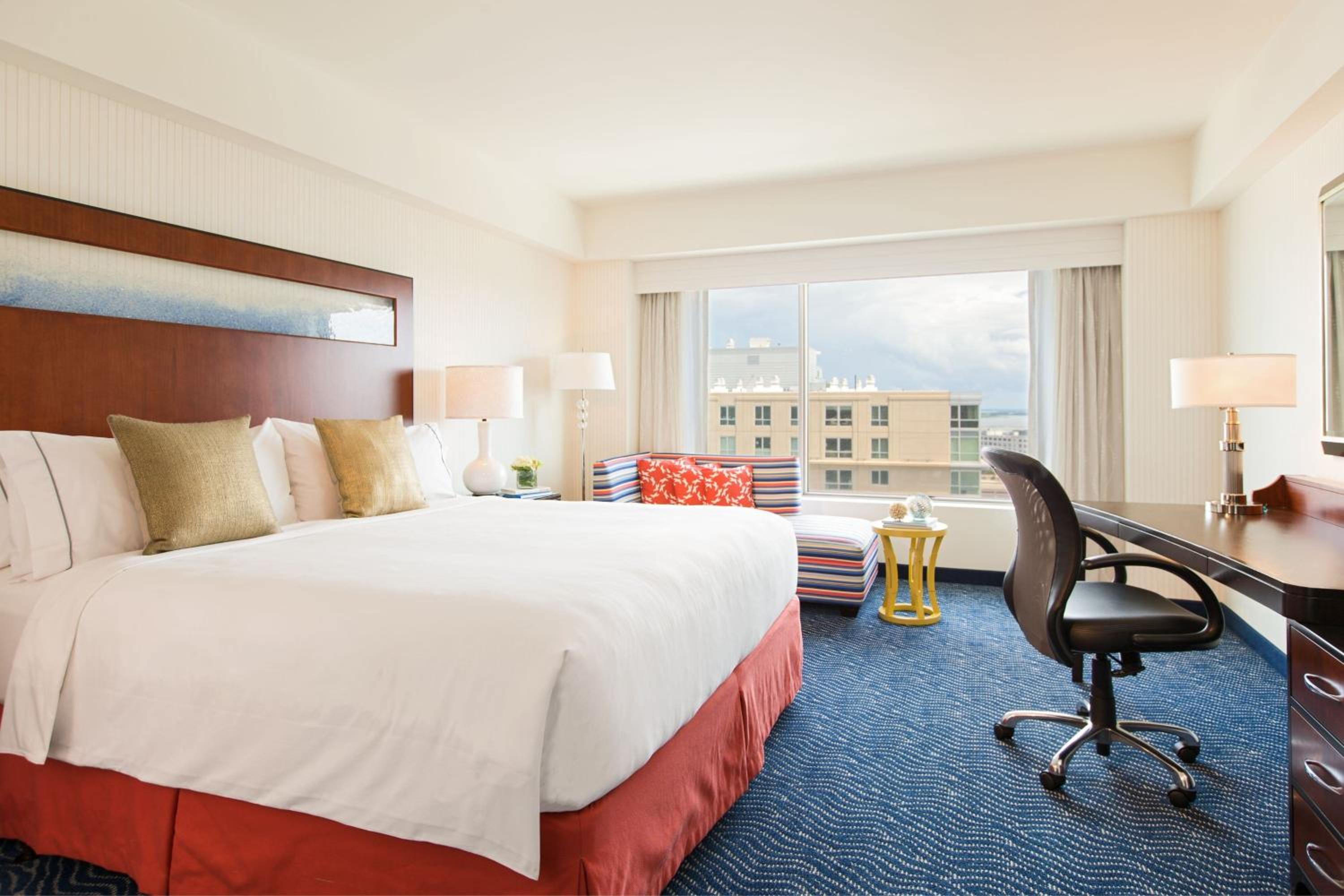 King Guest Room with View - Photo 5