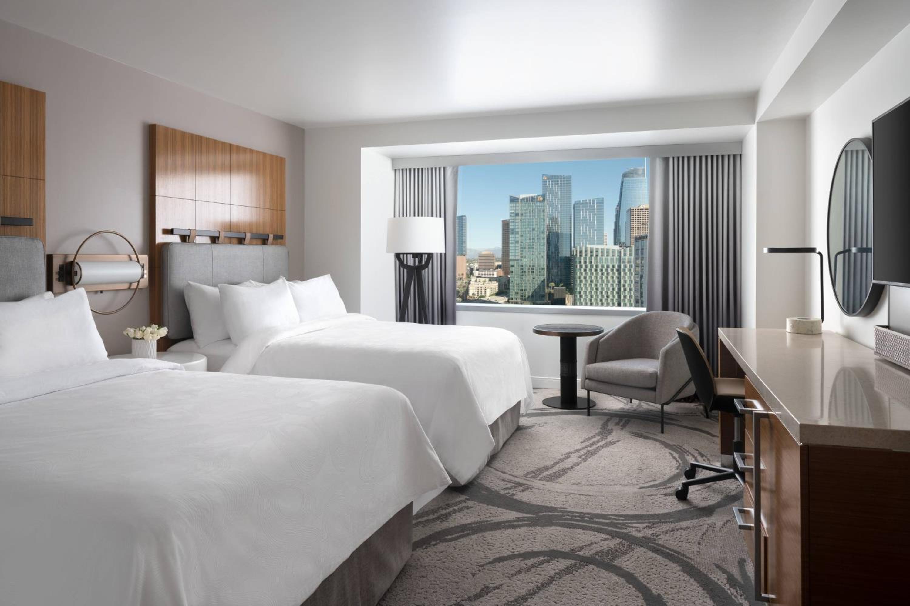 Queen Room with City View and Tub - Mobility Accessible