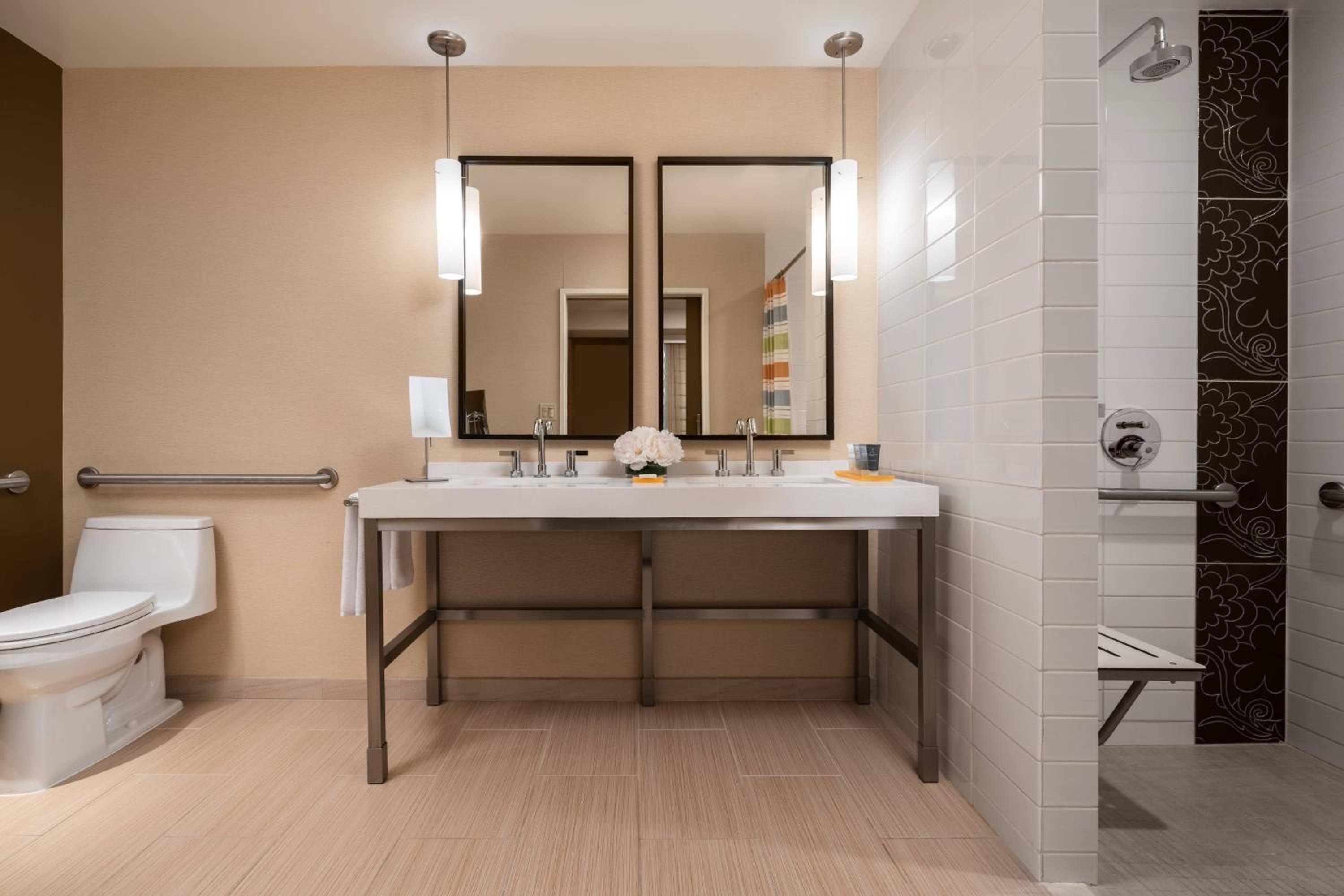 Junior King Suite
