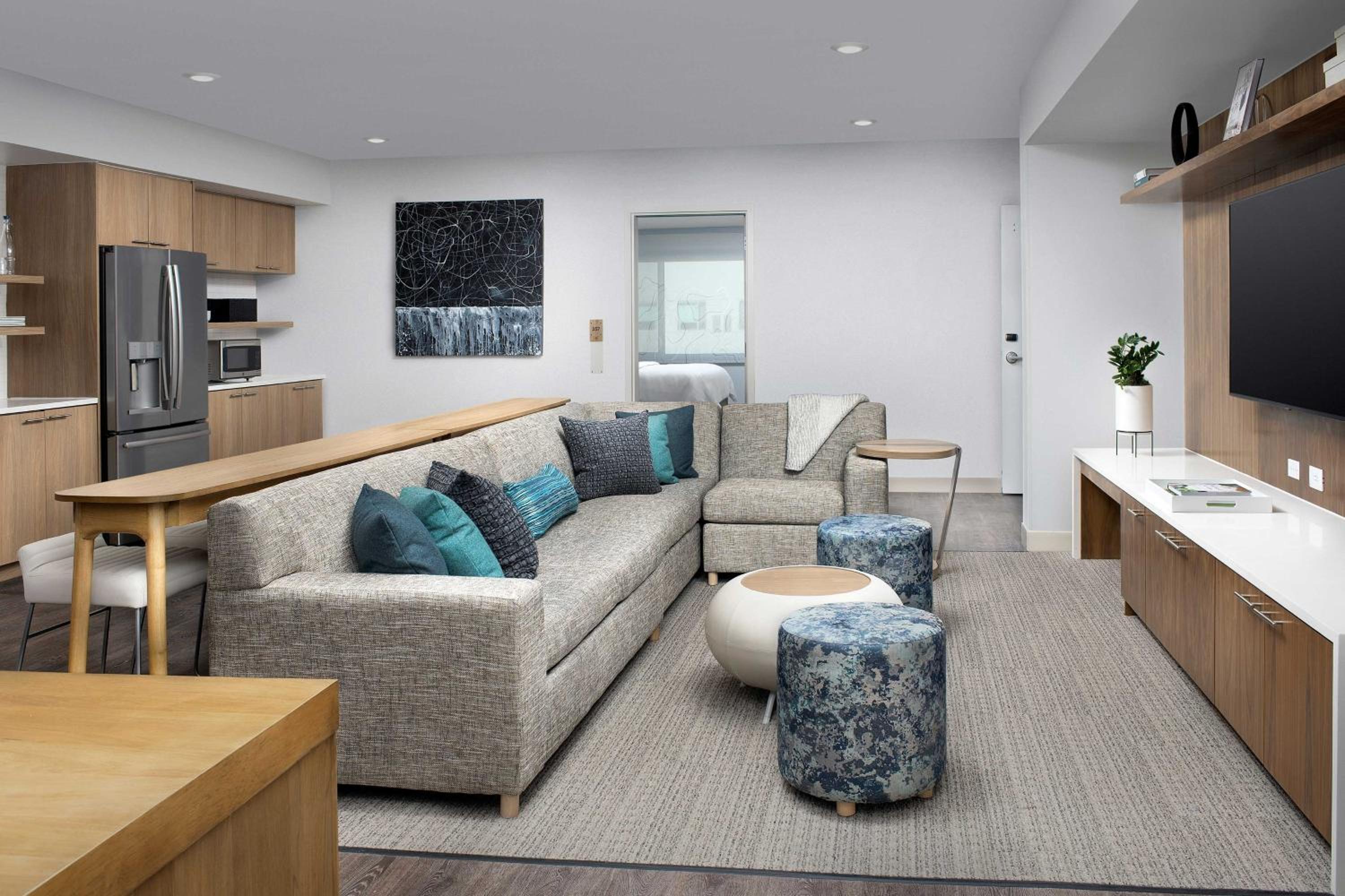 Studio Commons Connector, 1 Bedroom Suite, 1 King, Sofa bed - Photo 3