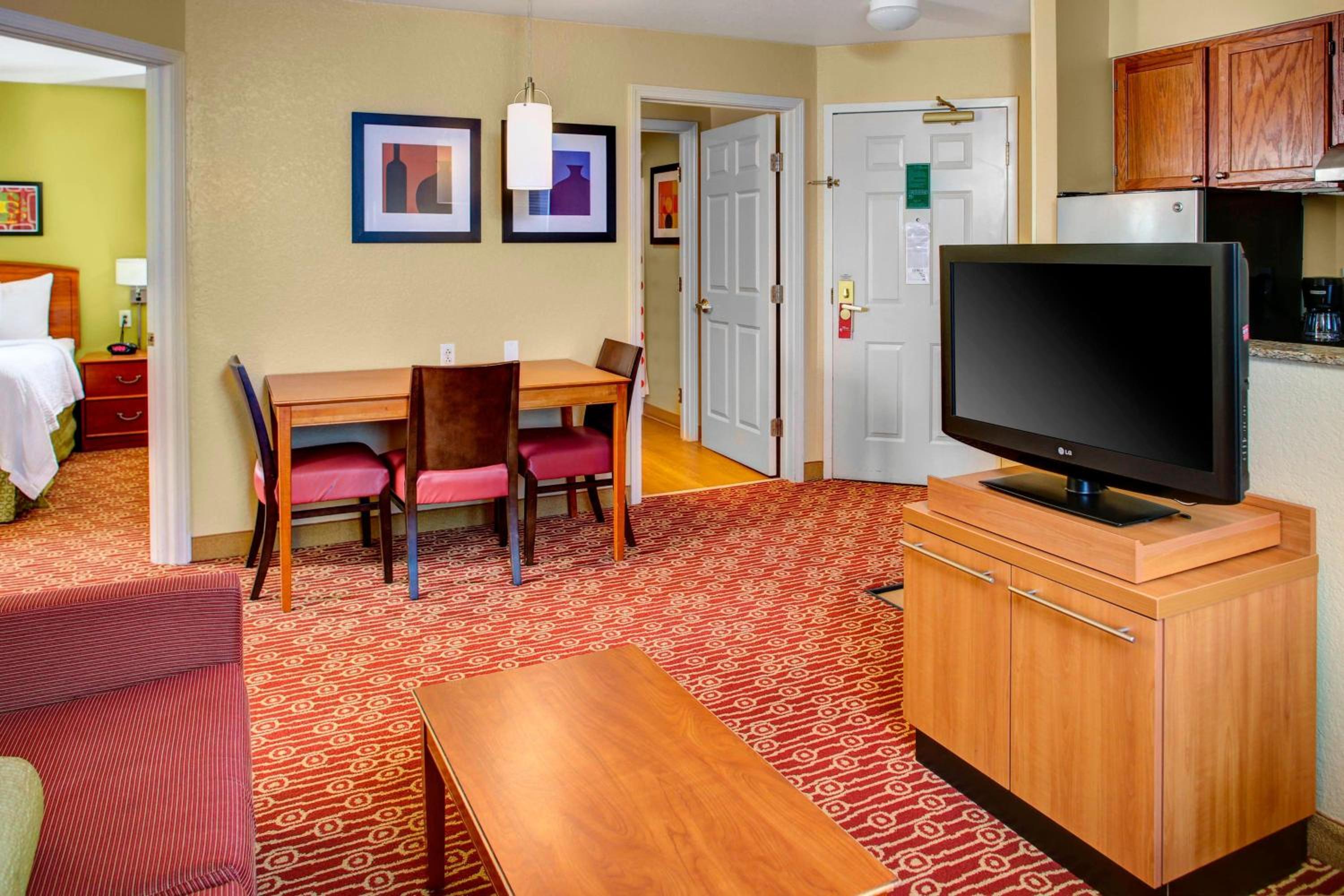 Two-Bedroom Suite - Photo 2