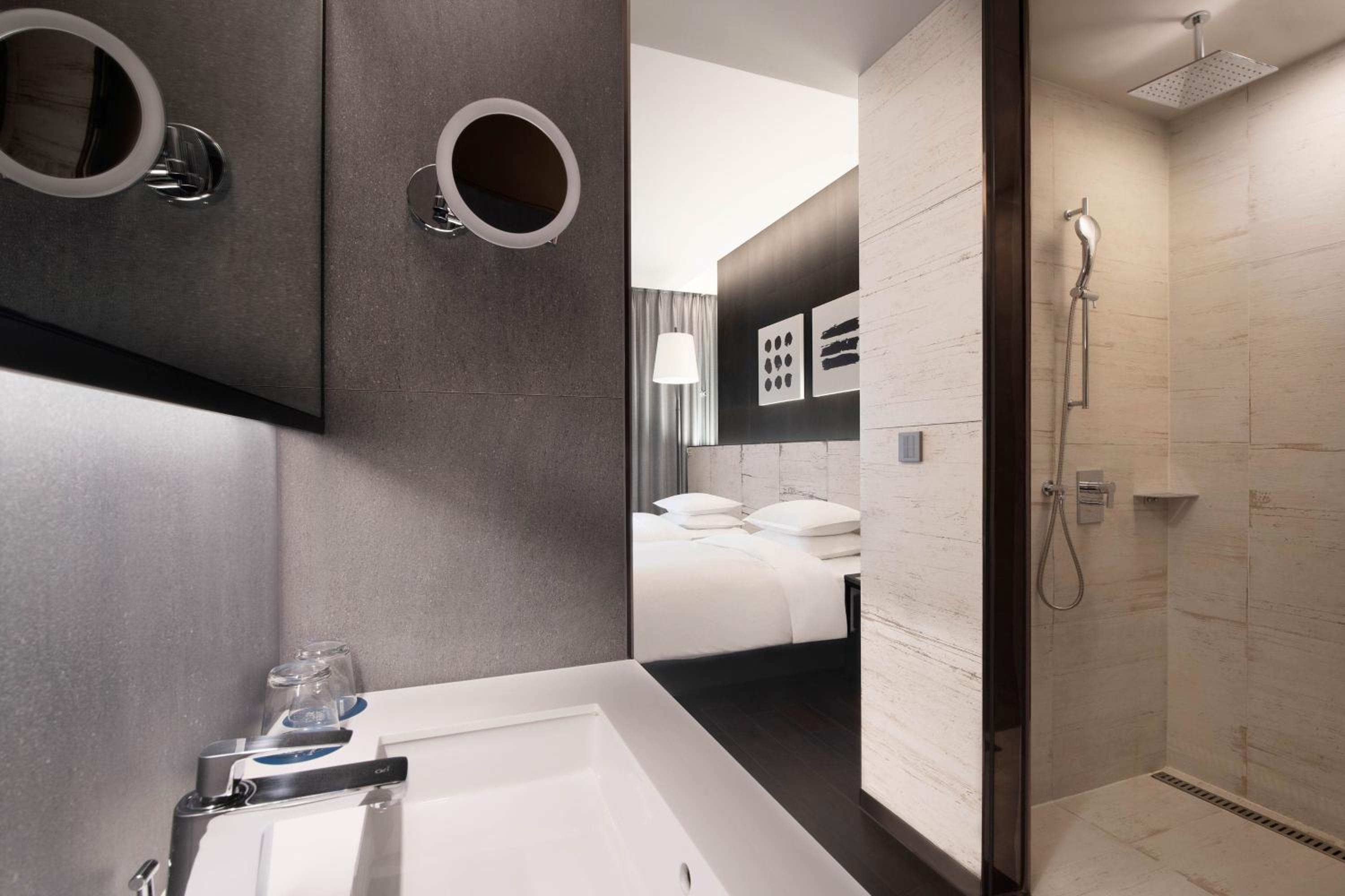 Standard Twin, Guest room, 2 Twin/Single Bed(s), City view photo 3