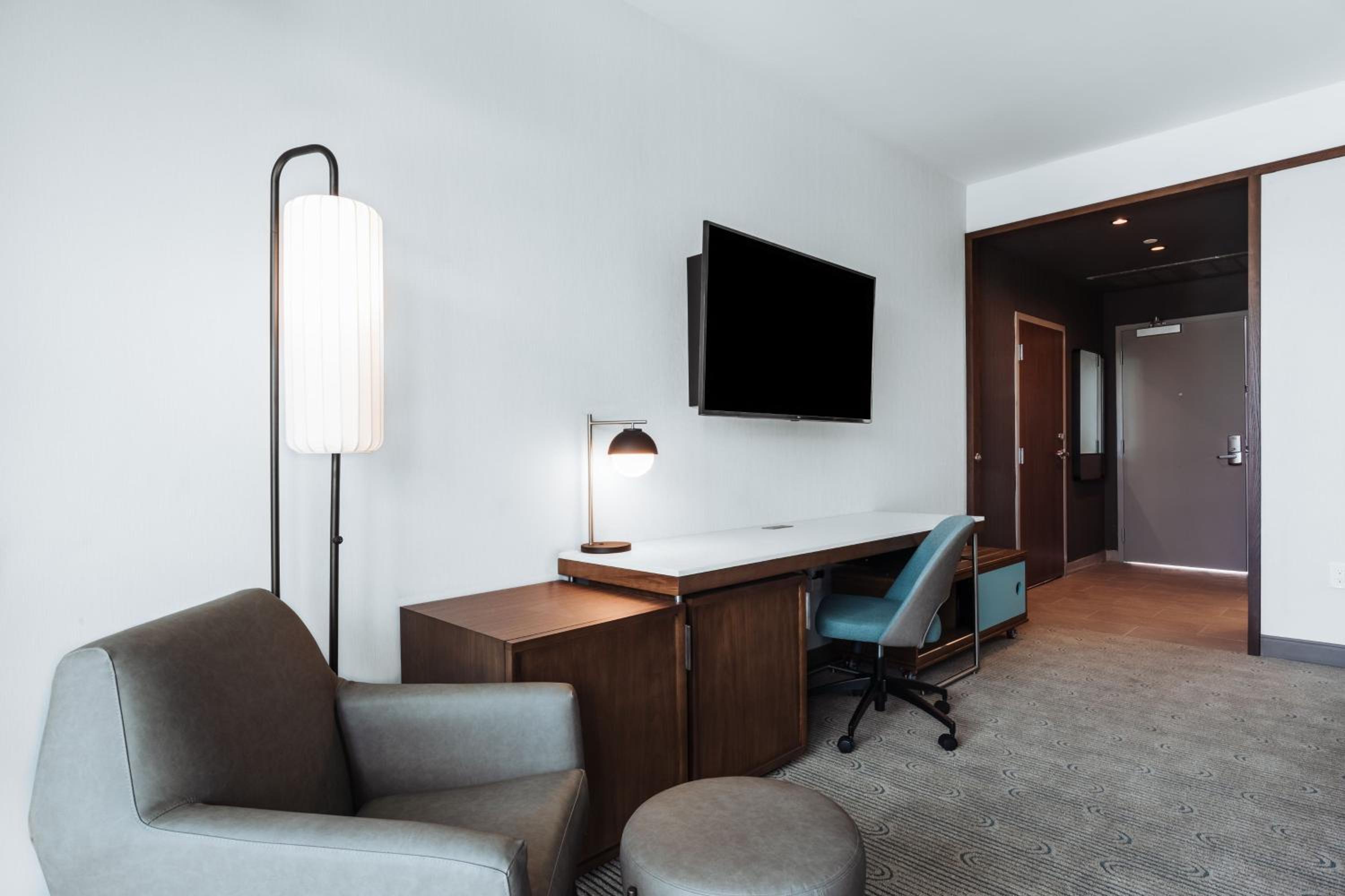King Room with Sofa Bed and City View - Photo 6